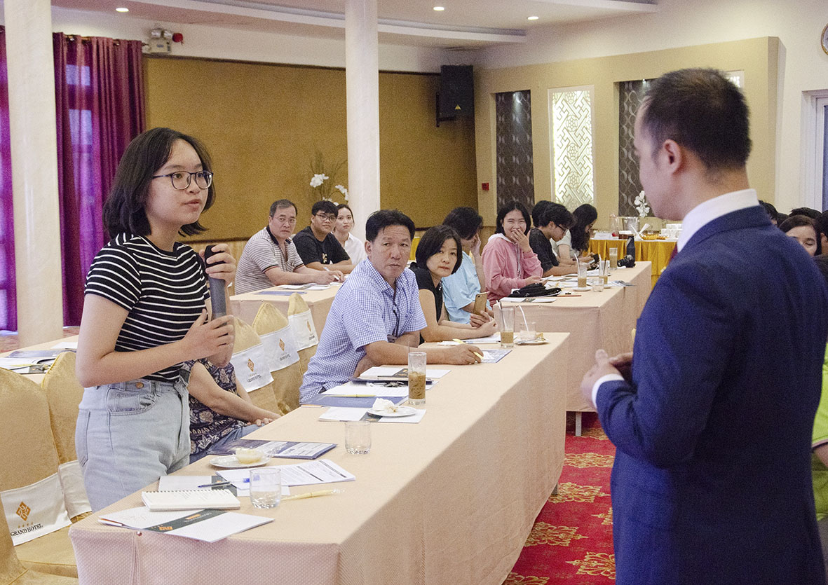 HS tham dự hội thảo quan tâm về phương thức hoàn thiện bộ hồ sơ để đạt mức học bổng cao nhất.