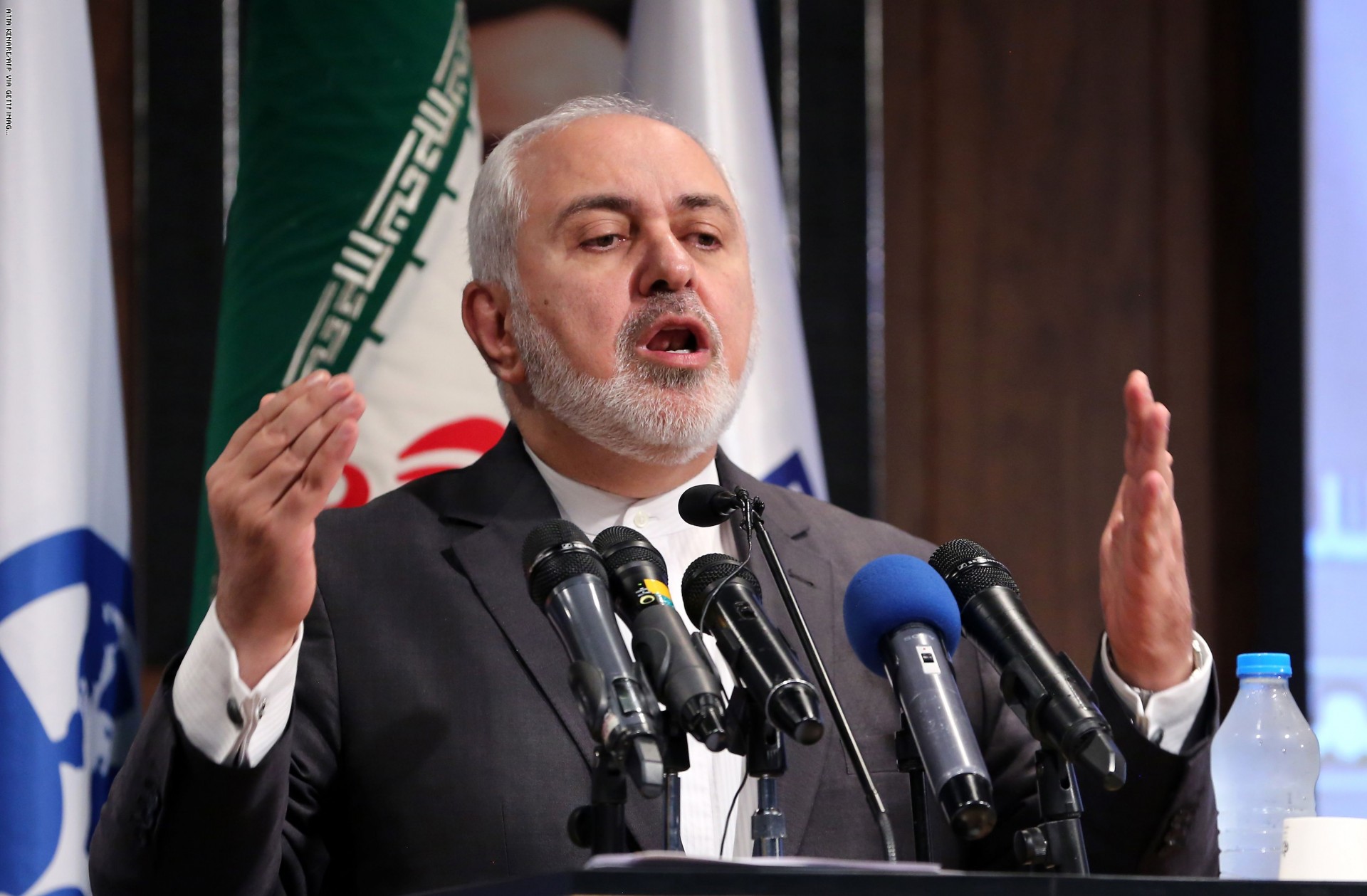 Ngoại trưởng Iran Mohammad Javad Zarif phát biểu tại Tehran.