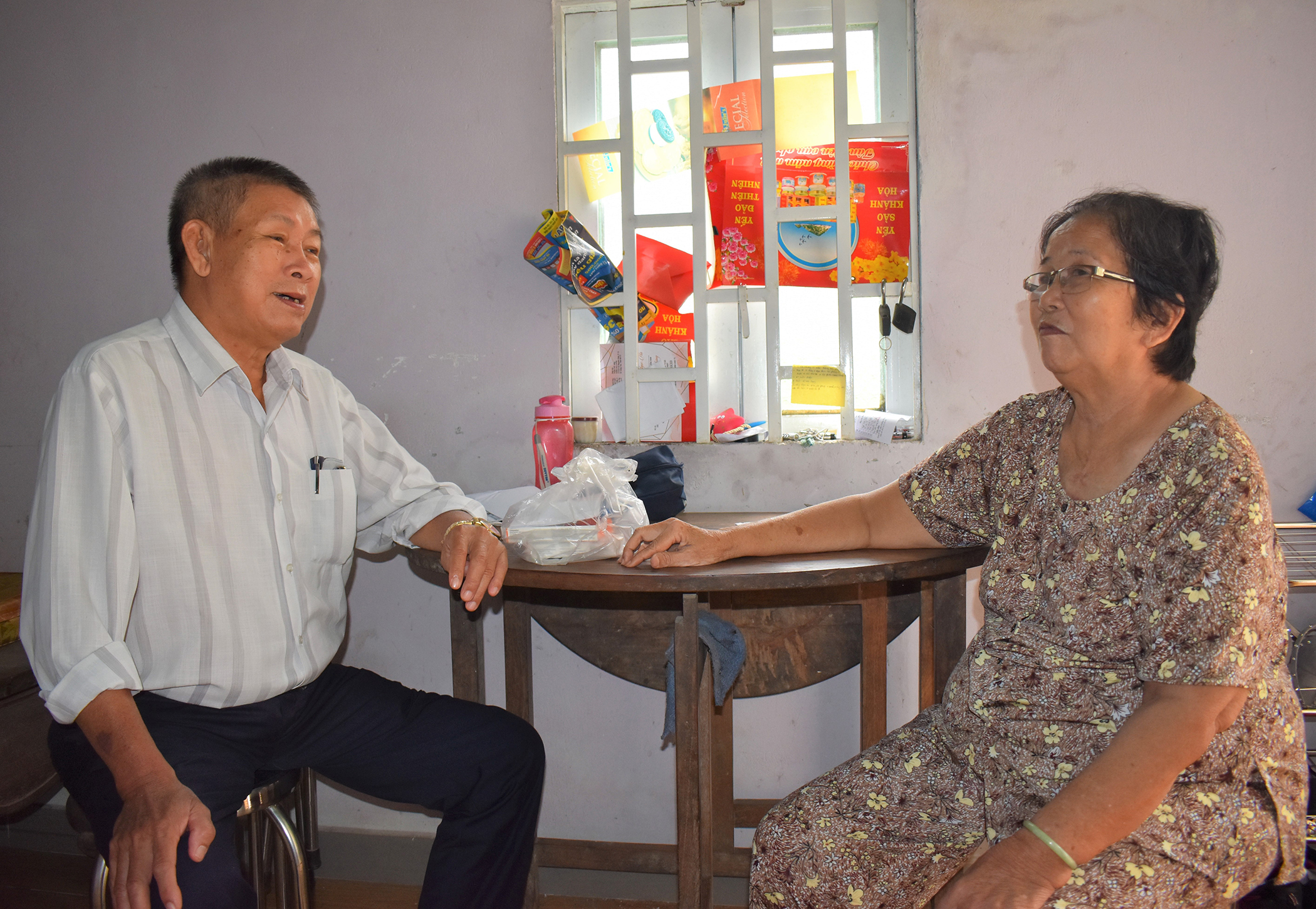 Ông Phạm Văn Theo vận động bà Nguyễn Thị Châm hiến đất làm đường. 