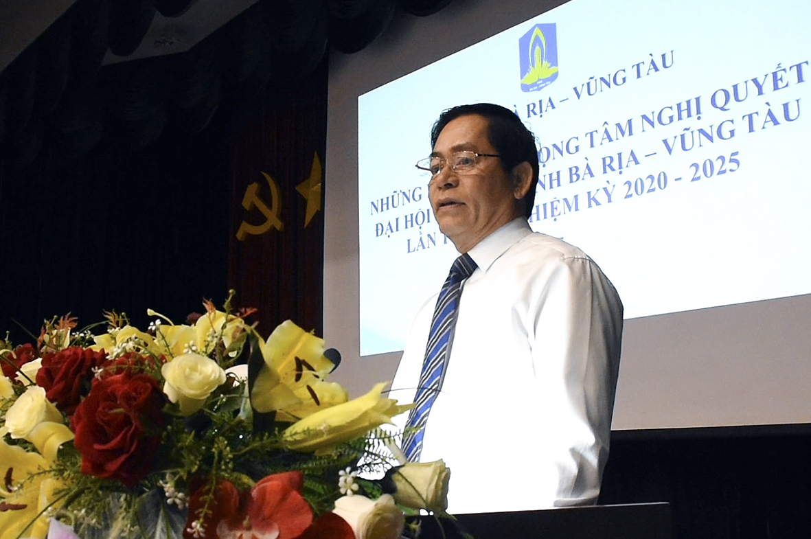 Ông Phạm Viết Thanh, Ủy viên Trung ương Đảng, Bí thư Tỉnh ủy quán triệt Nghị quyết Đại hội Đại biểu Đảng bộ tỉnh lần thứ VII.