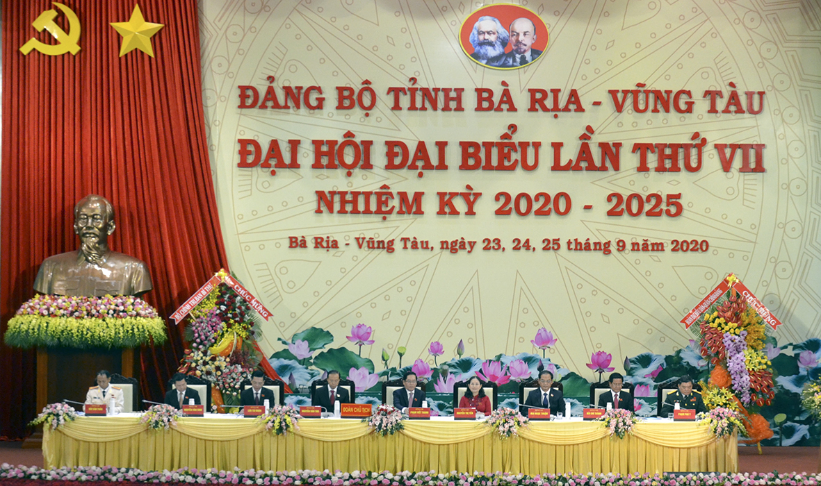 .Đoàn Chủ tịch làm việc tại Đại hội đại biểu Đảng bộ tỉnh Bà Rịa - Vũng Tàu lần thứ VII, nhiệm kỳ 2020 - 2025.
