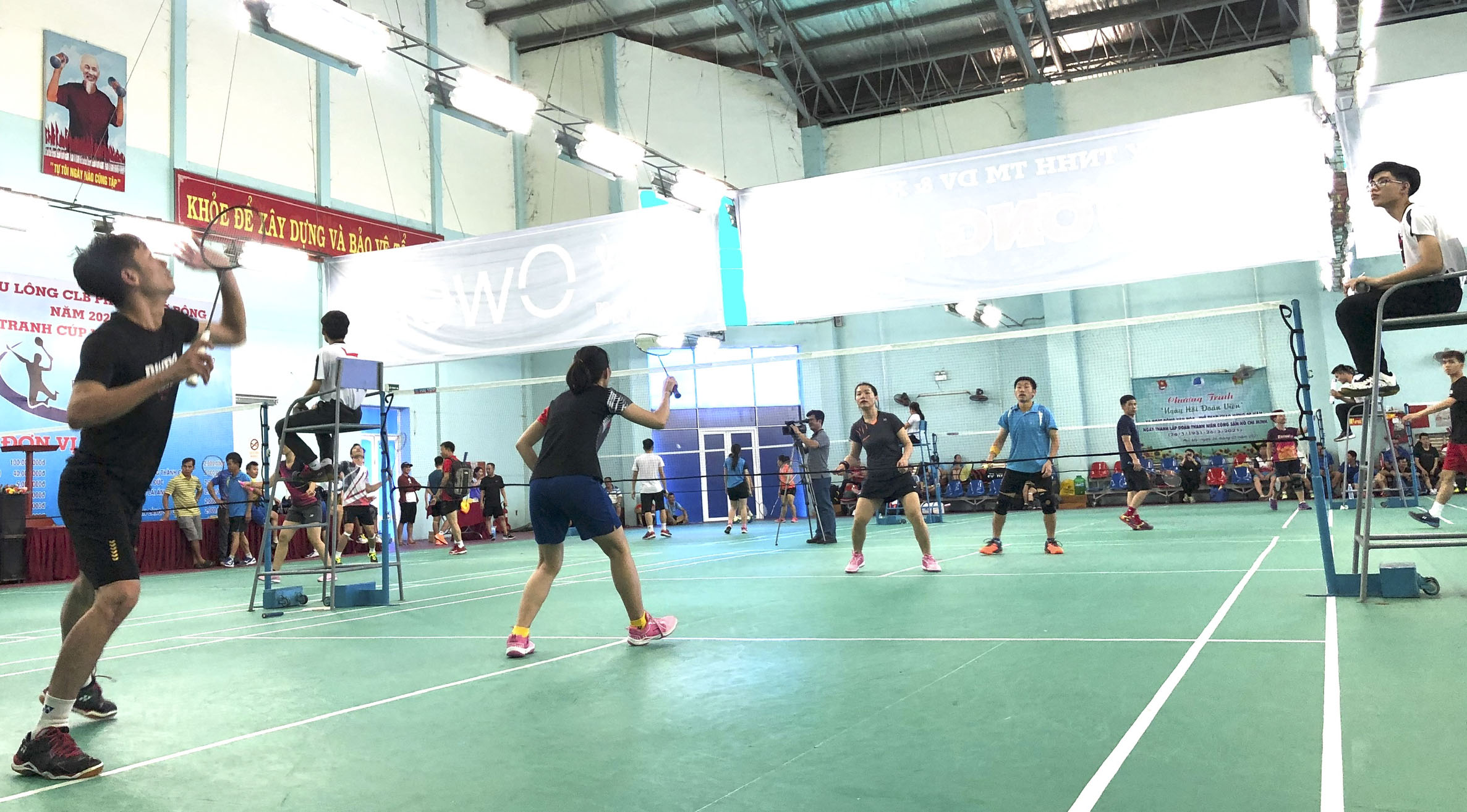 Các VĐV độ tuổi 33-41 thi đấu nội dung đôi nam nữ.  