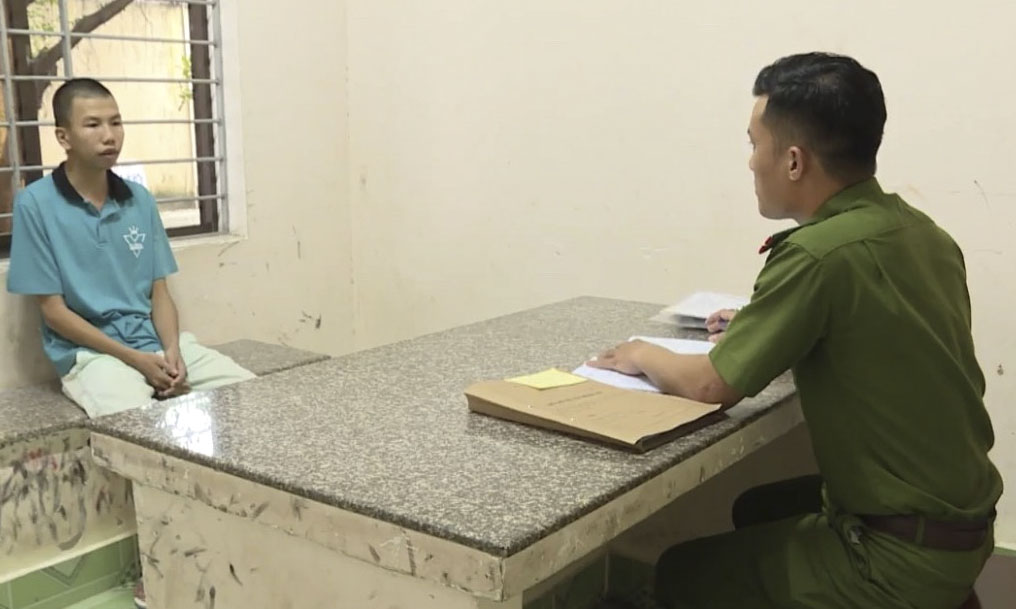 Cơ quan công an lấy lời khai của Hồ Phi Bảo. 