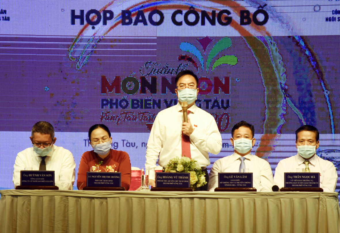 Ông Hoàng Vũ Thảnh, Quyền Chủ tịch UBND TP.Vũng Tàu phát biểu tại họp báo.