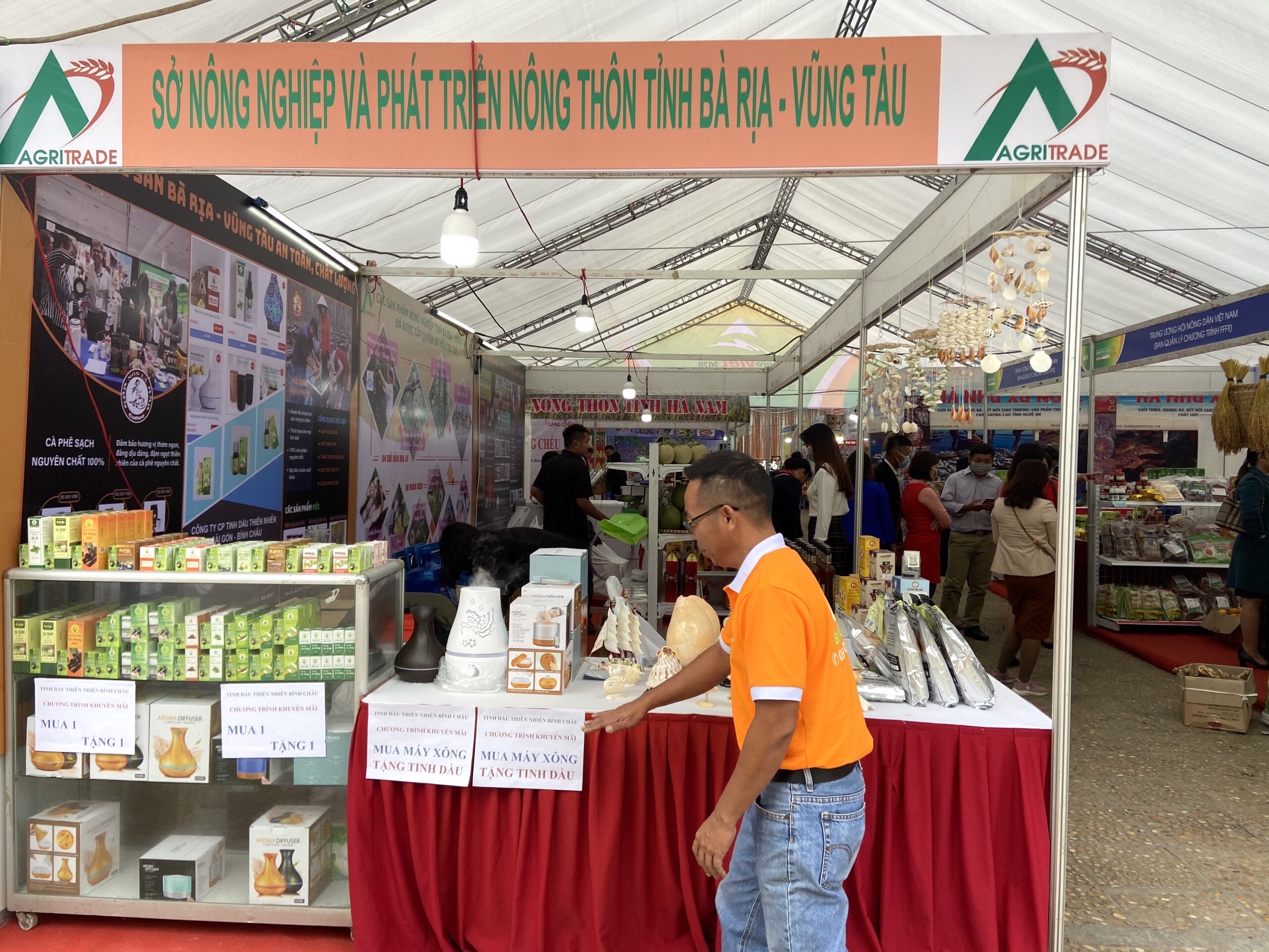 Gian hàng trưng bày tại hội chợ của tỉnh BR-VT.