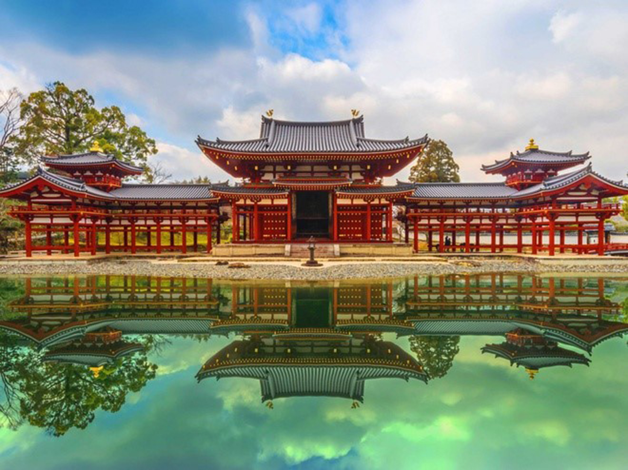 Kyoto có những ngôi đền tuyệt đẹp, như đền Byodo-in được UNESCO công nhận là Di sản Thế giới.
