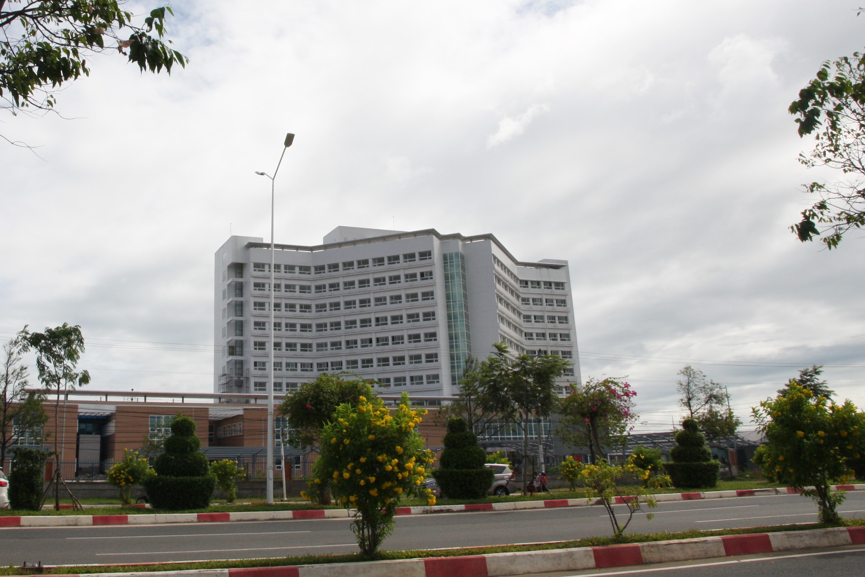 Công trình BV Đa khoa Vũng Tàu đang trong giai đoạn hoàn thiện (Ảnh chụp chiều ngày 29/11).   