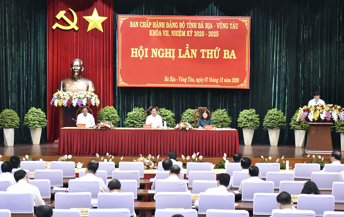 Quang cảnh Hội nghị lần thứ 3 Ban Chấp hành Đảng bộ tỉnh.