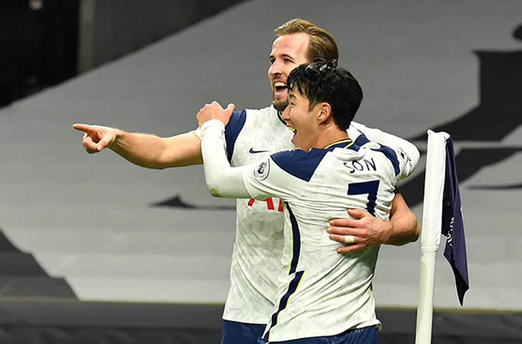 Tottenham đang chơi rất hay ở Ngoại hạng Anh nhờ sự thăng hoa của cặp Son và Kane.