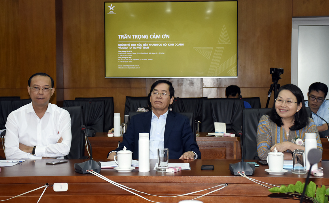 Ông Phạm Viết Thanh, Ủy viên Trung ương Đảng, Bí thư Tỉnh ủy; bà Nguyễn Thị Yến, Phó Bí thư Thường trực Tỉnh ủy, Trưởng Đoàn ĐBQH tỉnh và ông Nguyễn Văn Thọ, Phó Bí thư Tỉnh ủy, Chủ tịch UBND tỉnh tiếp đại diện Tập đoàn VinaCapital và VBI Fast Track.