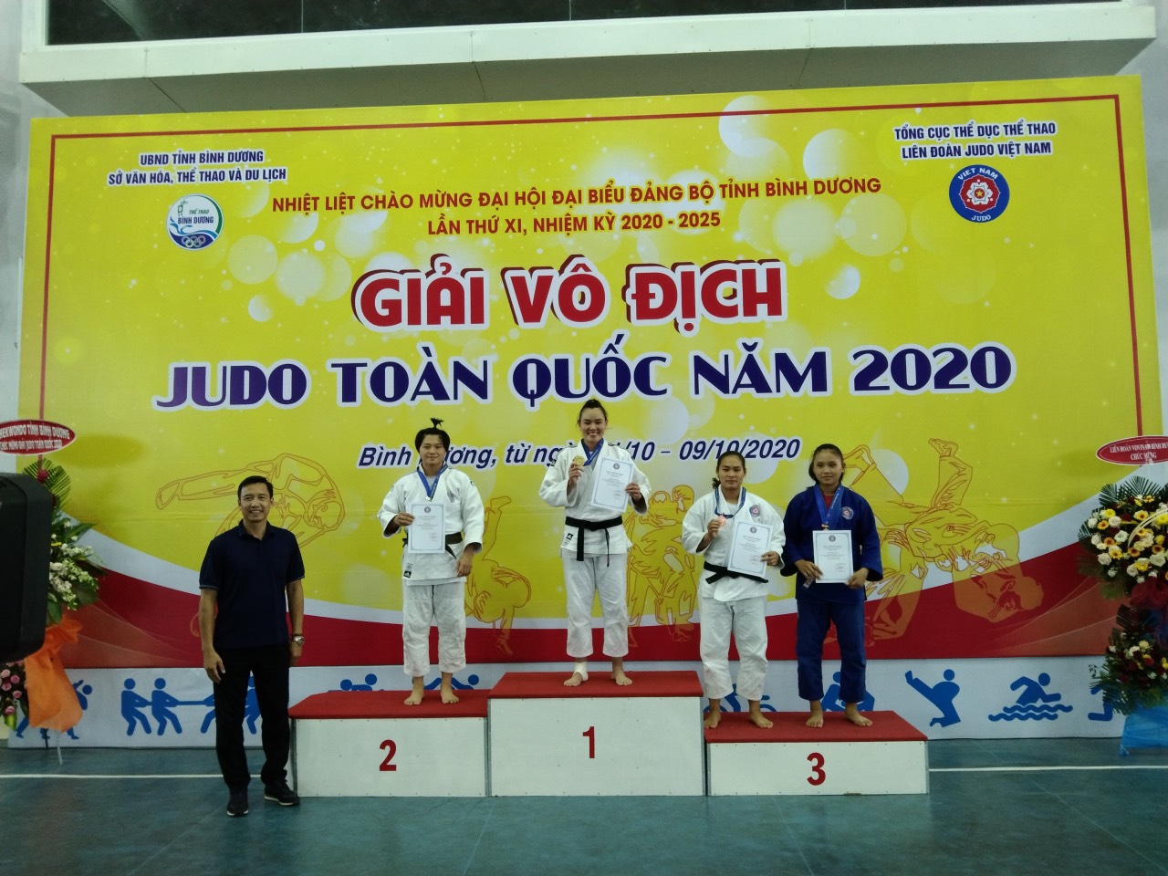 Chị Nguyễn Thị Diệu Tiên vận động viên tuyển Judo của tỉnh giành Huy chương Vàng Giải vô định Judo toàn quốc năm 2020.