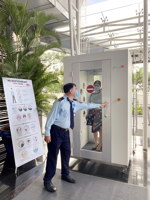 Phòng khử khuẩn được đặt nơi ra vào trụ sở, công trình khí của PV Gas.