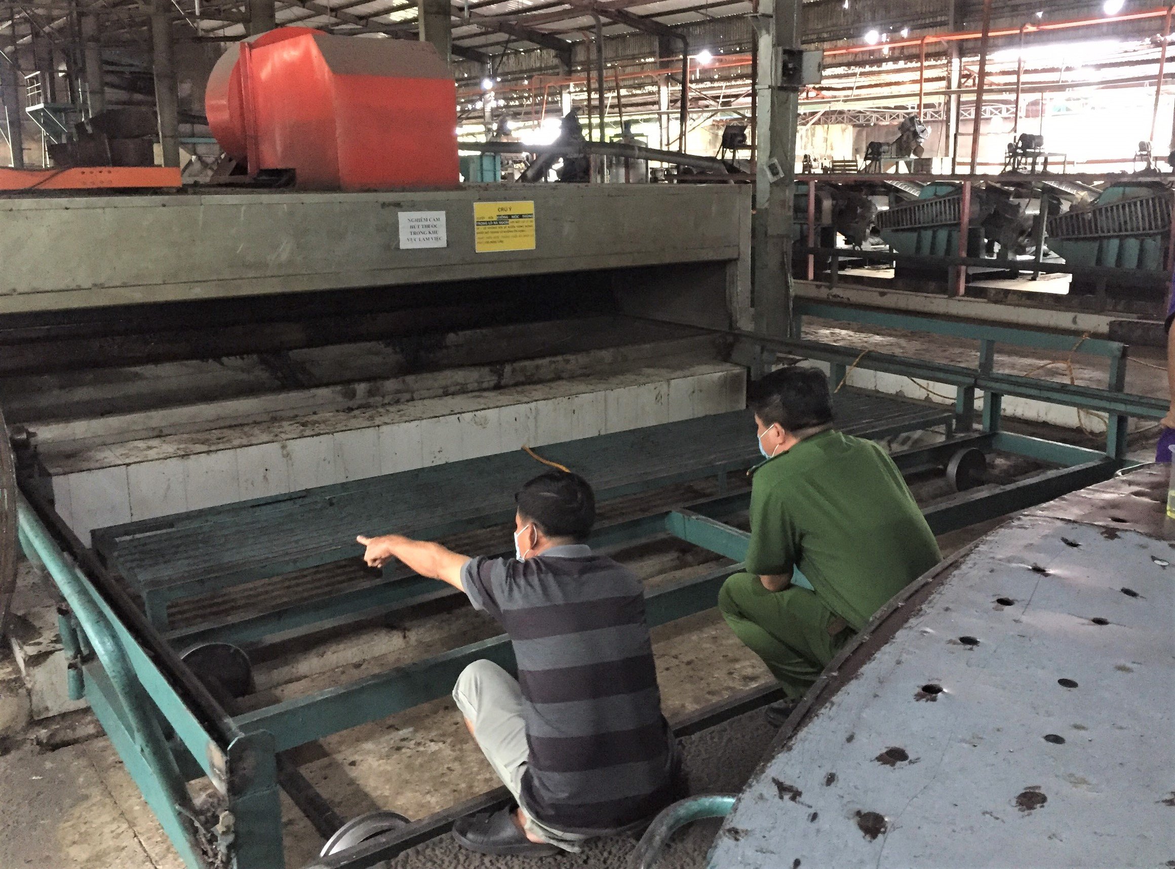 Hệ thống hầm chứa của xưởng chế biến cao su, nơi nạn nhân bị tai nạn.