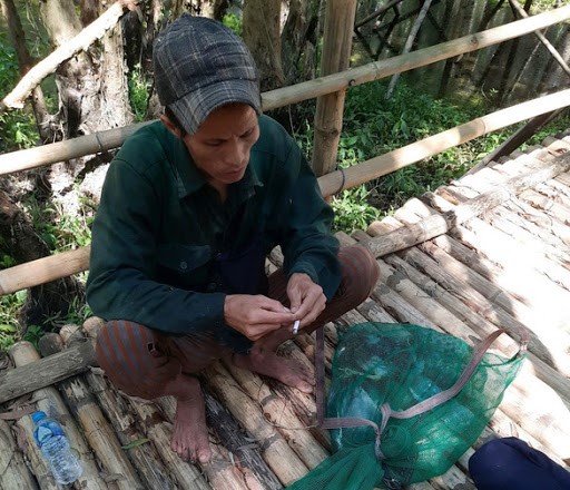 Cò tặc bị bắt quả tang.