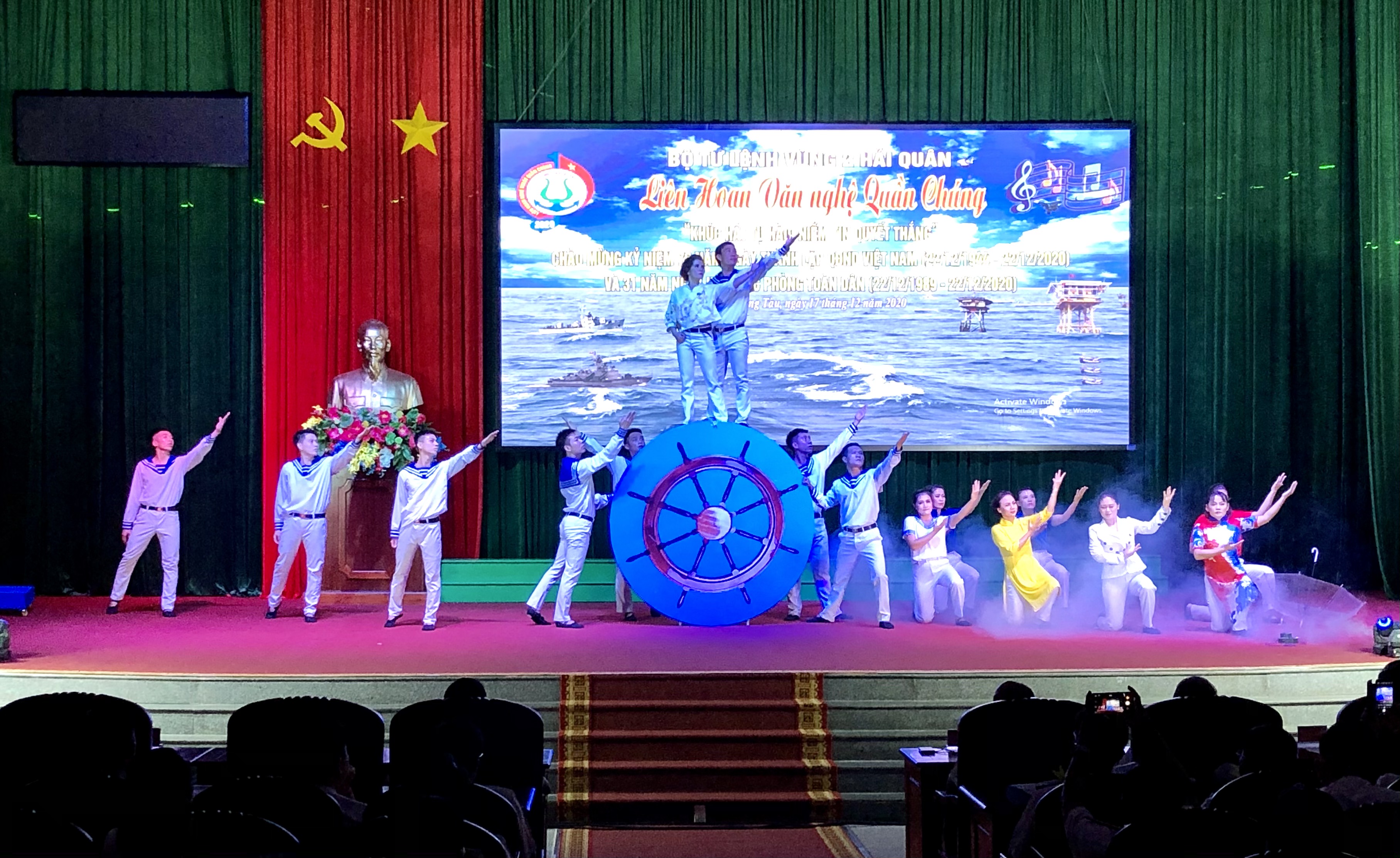 Tiết mục văn nghệ tại liên hoan.