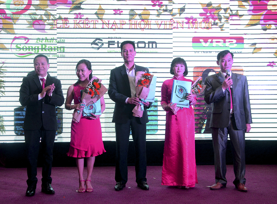 CLB Giao thương G9 trao quyết định kết nạp cho 3 thành viên mới.