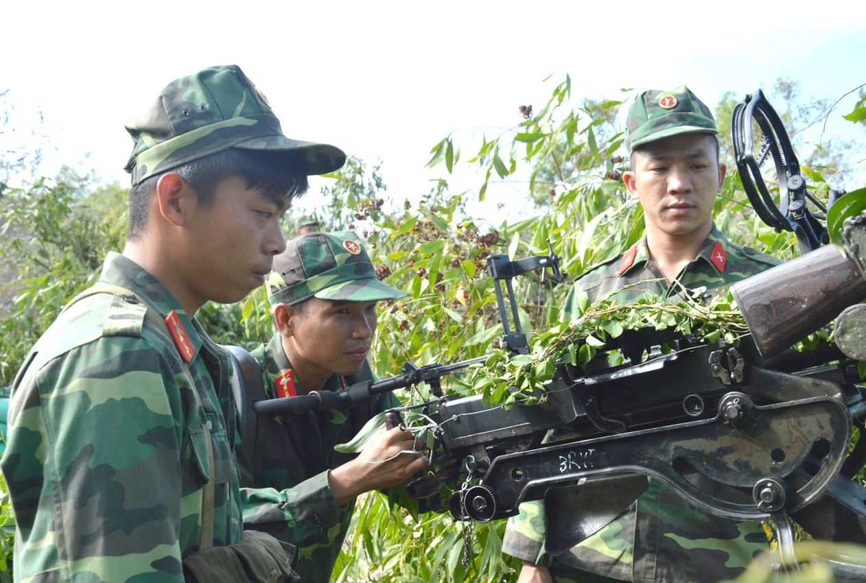 LLVT tỉnh tham gia huấn luyện phòng thủ.