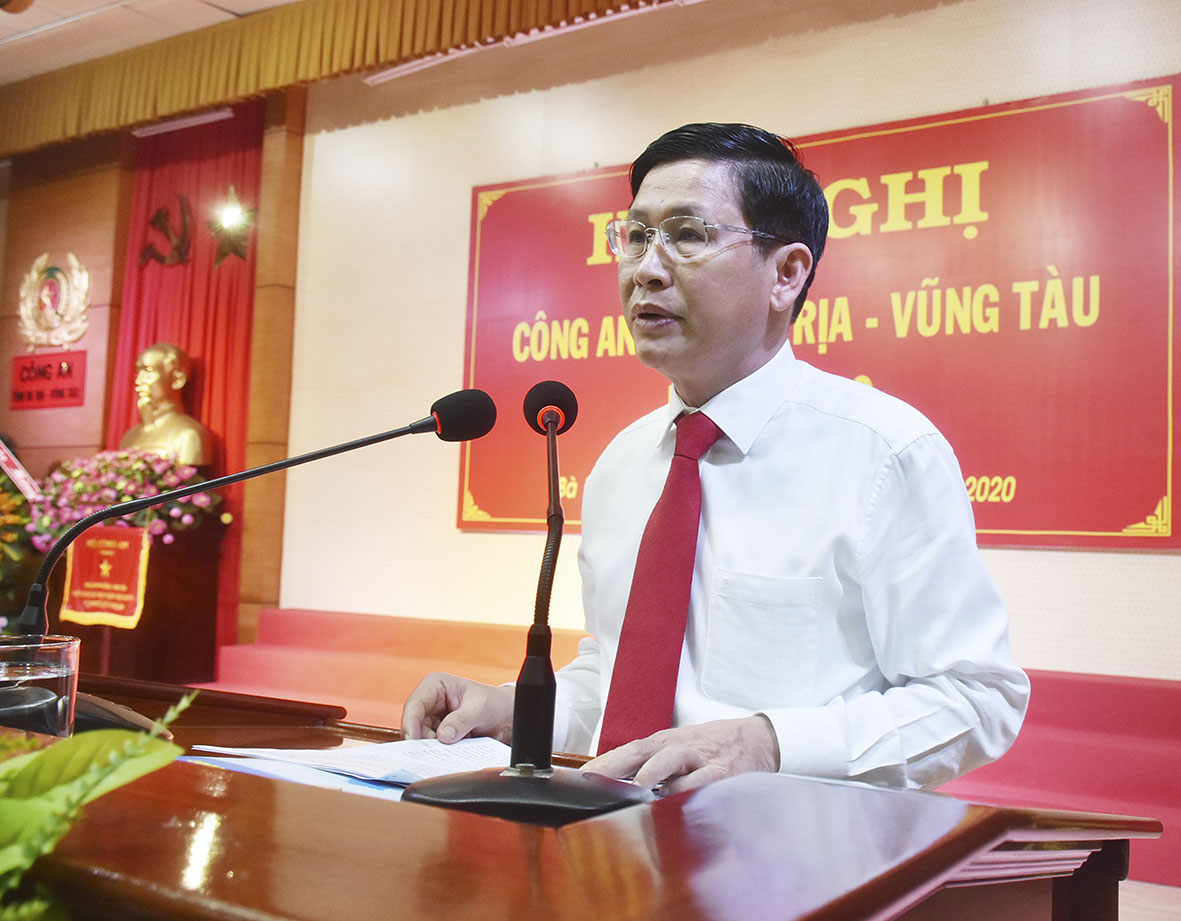 Ông Lê Ngọc Khánh, Phó Chủ tịch UBND tỉnh phát biểu tại Hội nghị. 