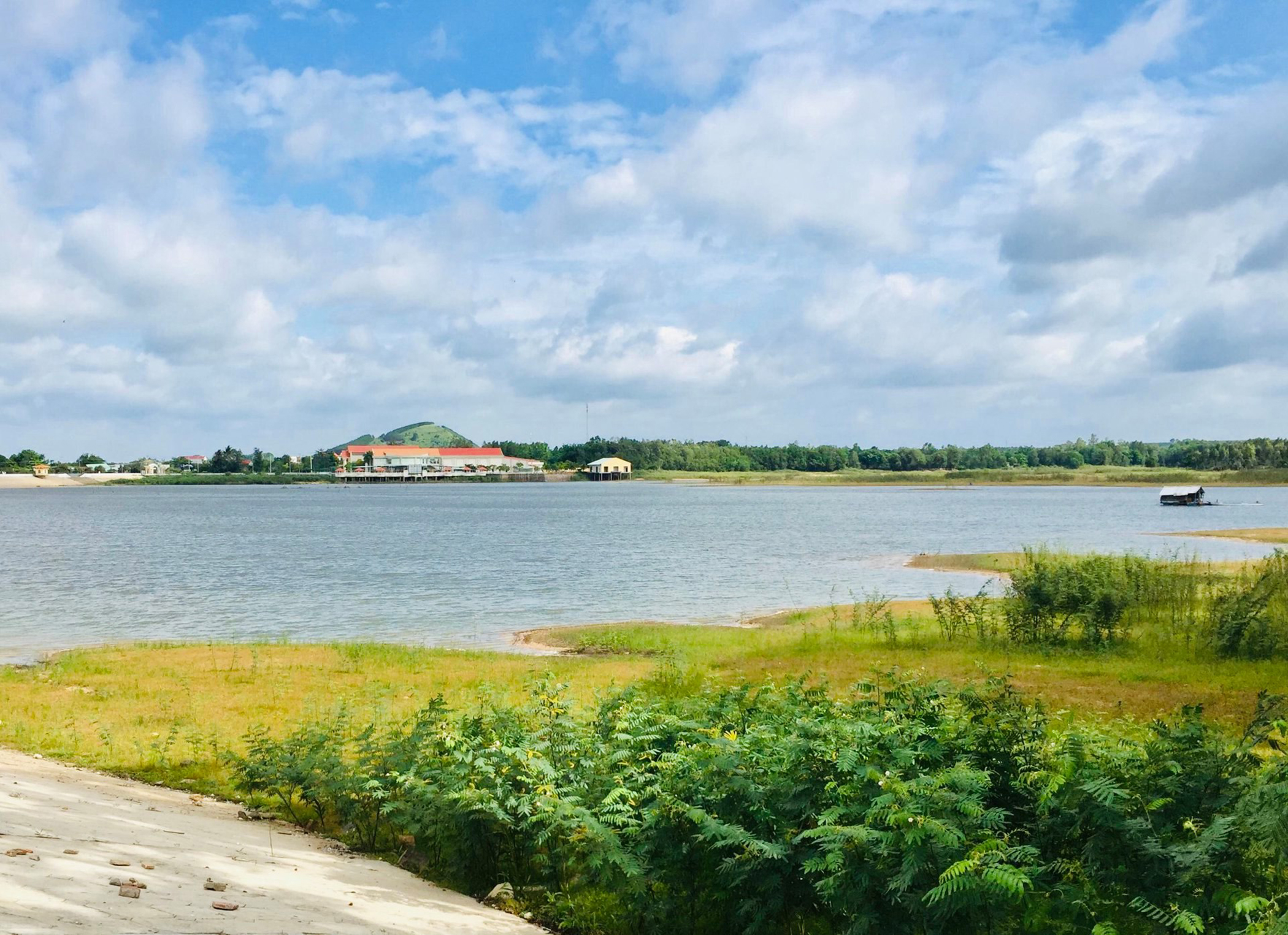 Hồ Xuyên Mộc hiện đang cung cấp hơn 4.000m3 nước sinh hoạt mỗi ngày cho người dân thị trấn Phước Bửu, Phước Thuận và Phước Tân.