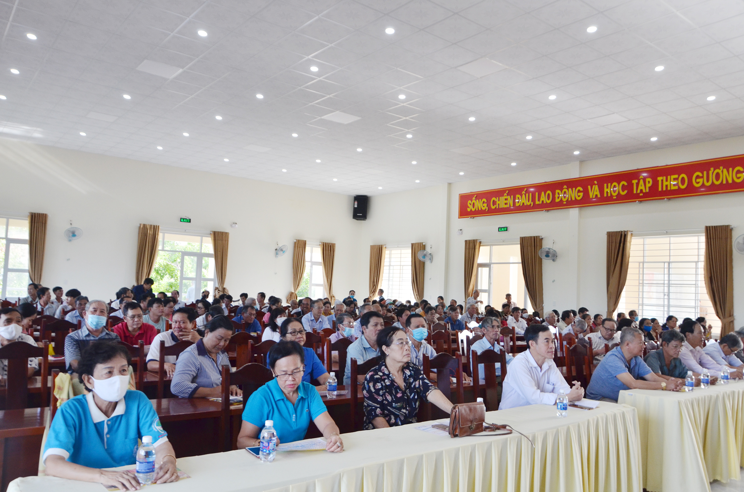 Hơn 250 người dân của xã Phước Hưng, xã Phước Tỉnh và TT. Long Hải (huyện Long Điền) tham dự Hội nghị.