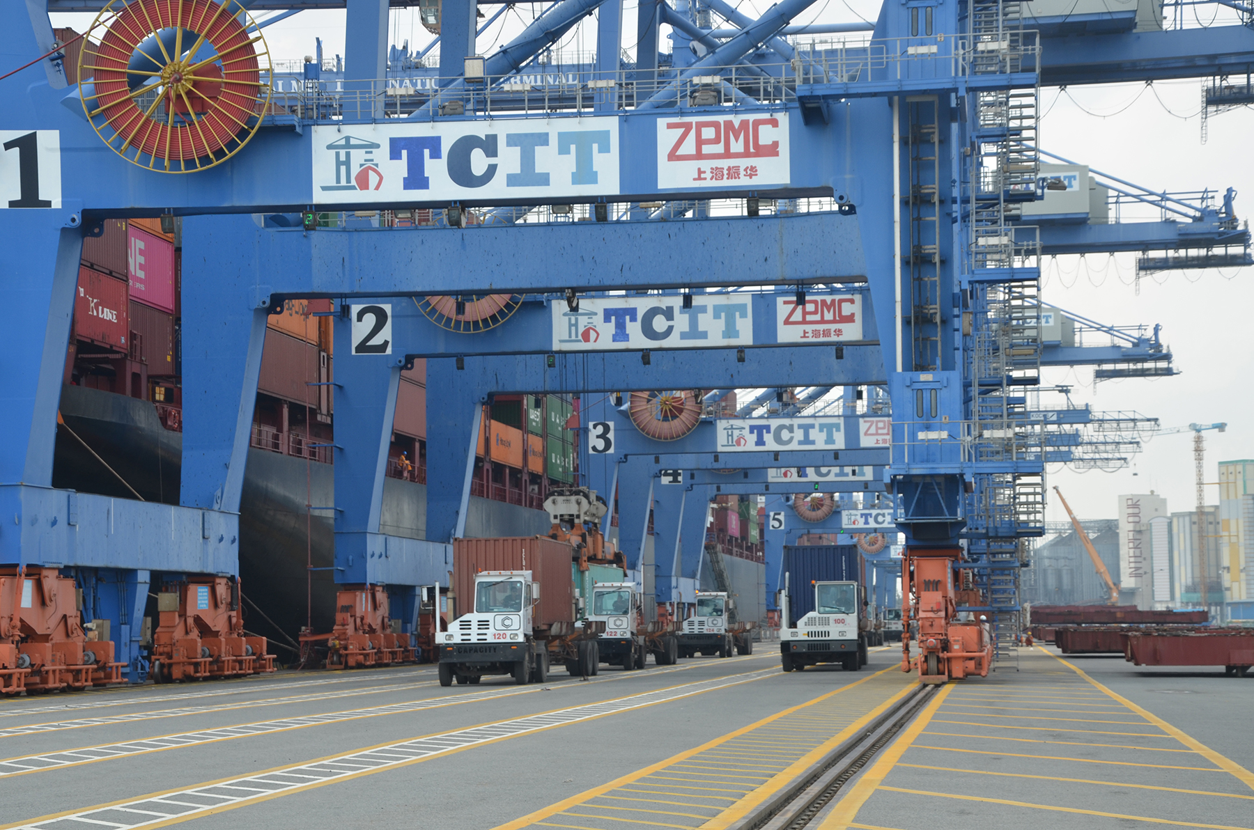 Xếp dỡ hàng xuất nhập khẩu tại Cảng TCIT.
