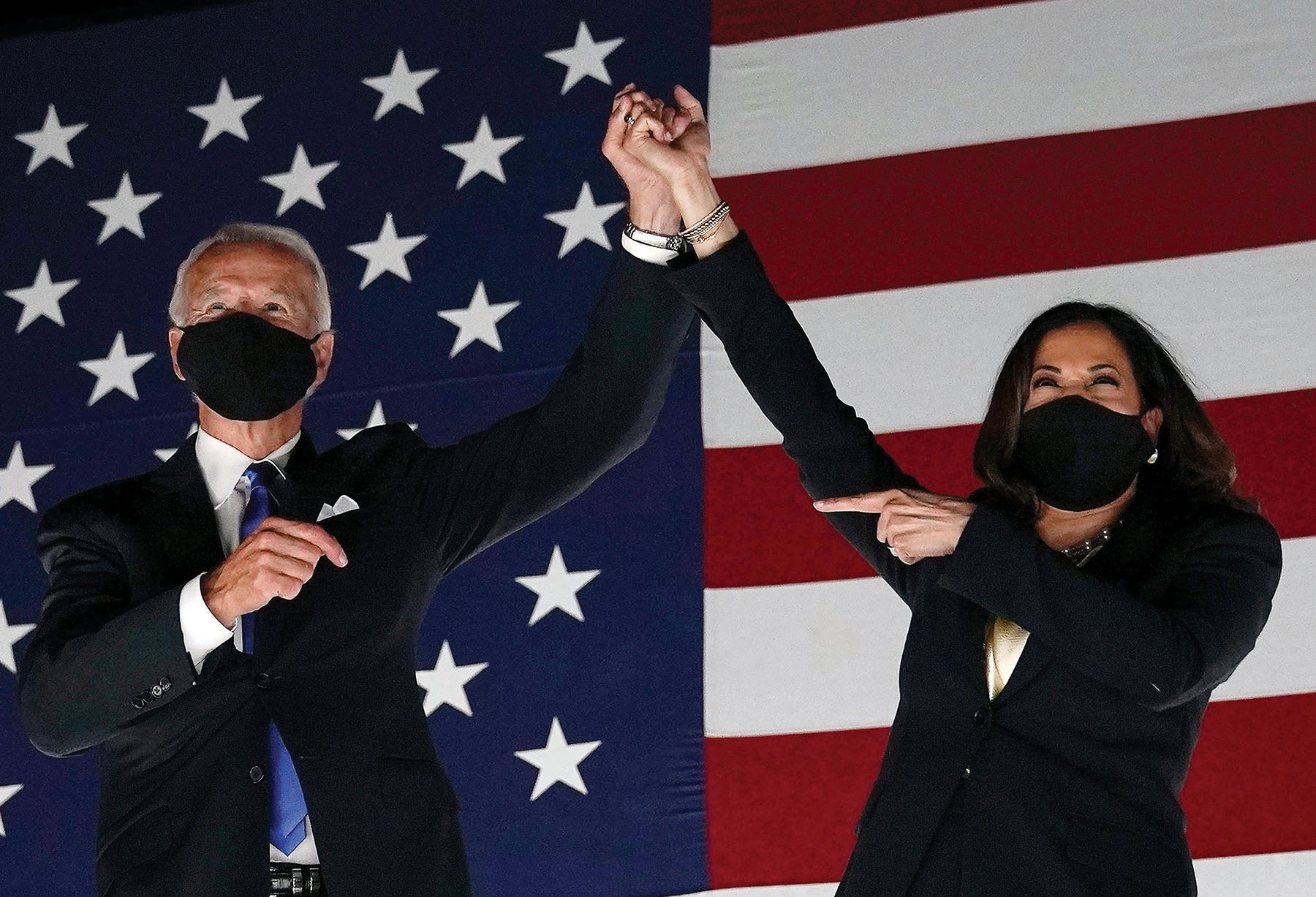 Ông Joe Biden (trái) và bà Kamala Harris. 