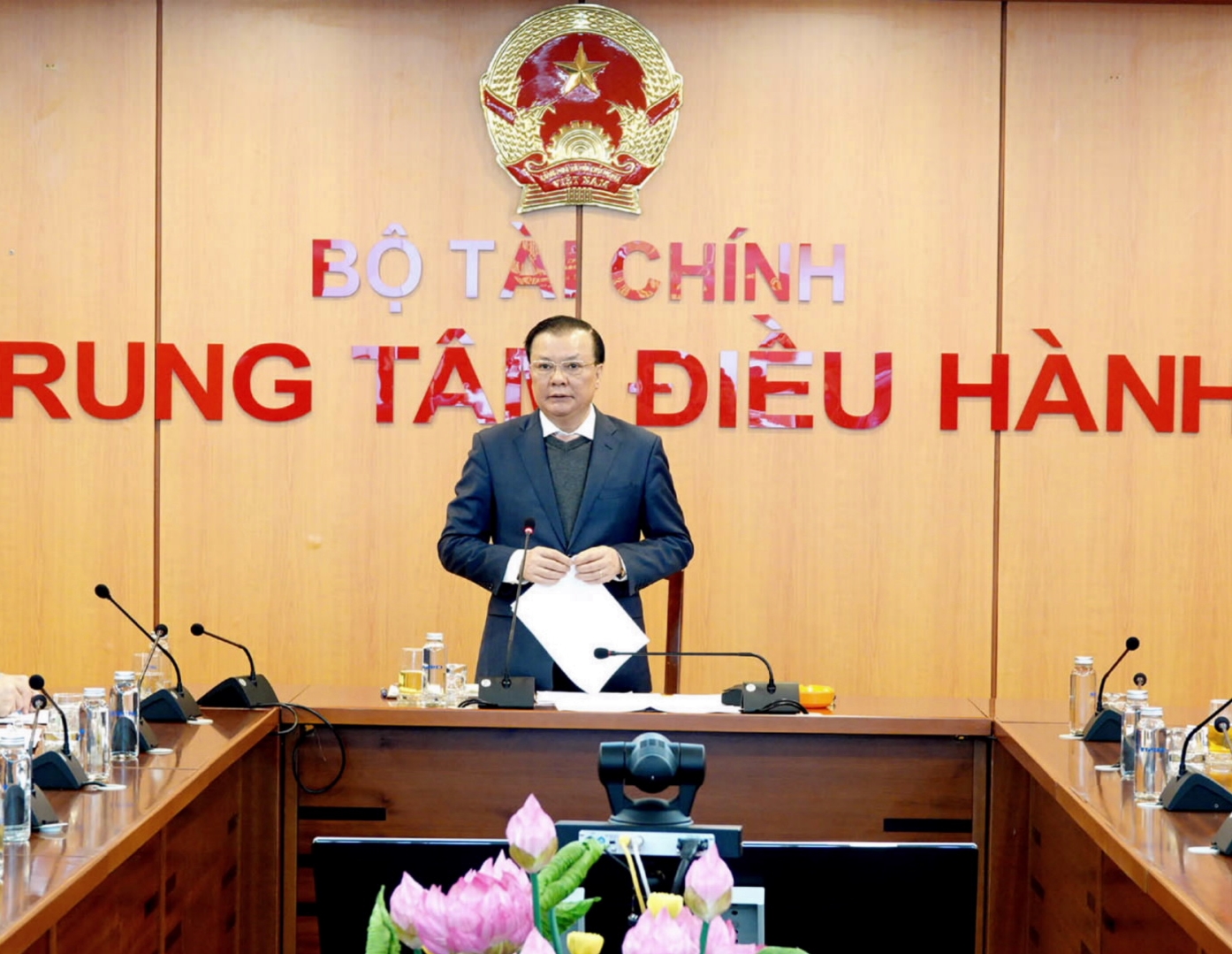 Bộ trưởng Bộ Tài chính Đinh Tiến Dũng chủ trì Hội nghị. 