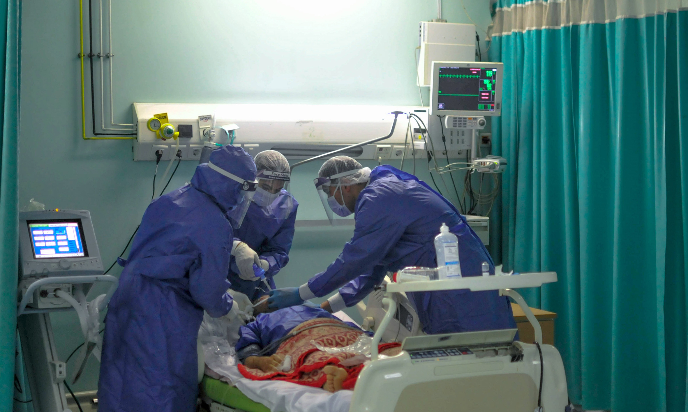 Điều trị cho bệnh nhân nhiễm COVID-19 tại Cairo, Ai Cập. 