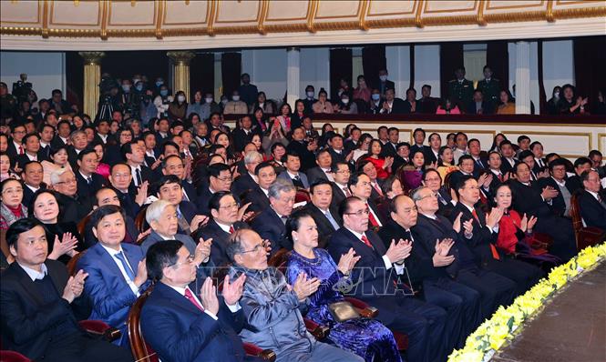 Thủ tướng Nguyễn Xuân Phúc; Chủ tịch Quốc hội Nguyễn Thị Kim Ngân; Thường trực Ban Bí thư Trần Quốc Vượng cùng nhiều lãnh đạo, nguyên lãnh đạo Đảng và Nhà nước tham dự buổi lễ. Ảnh: TTXVN