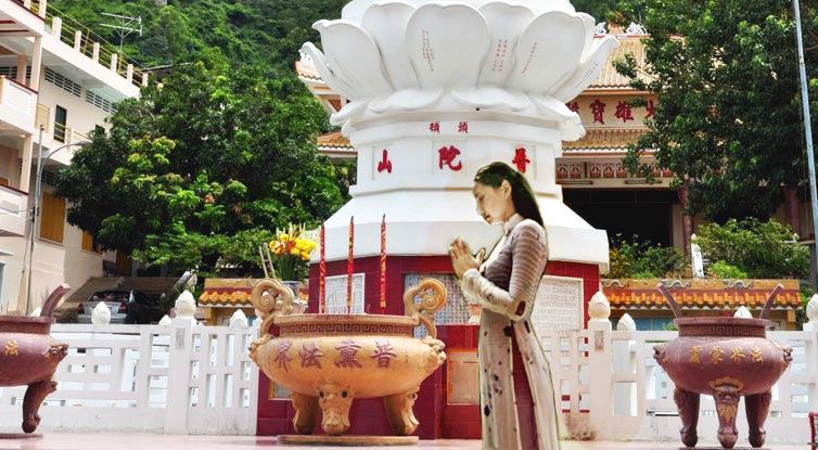 Đi lễ chùa cuối năm ở Vũng Tàu.