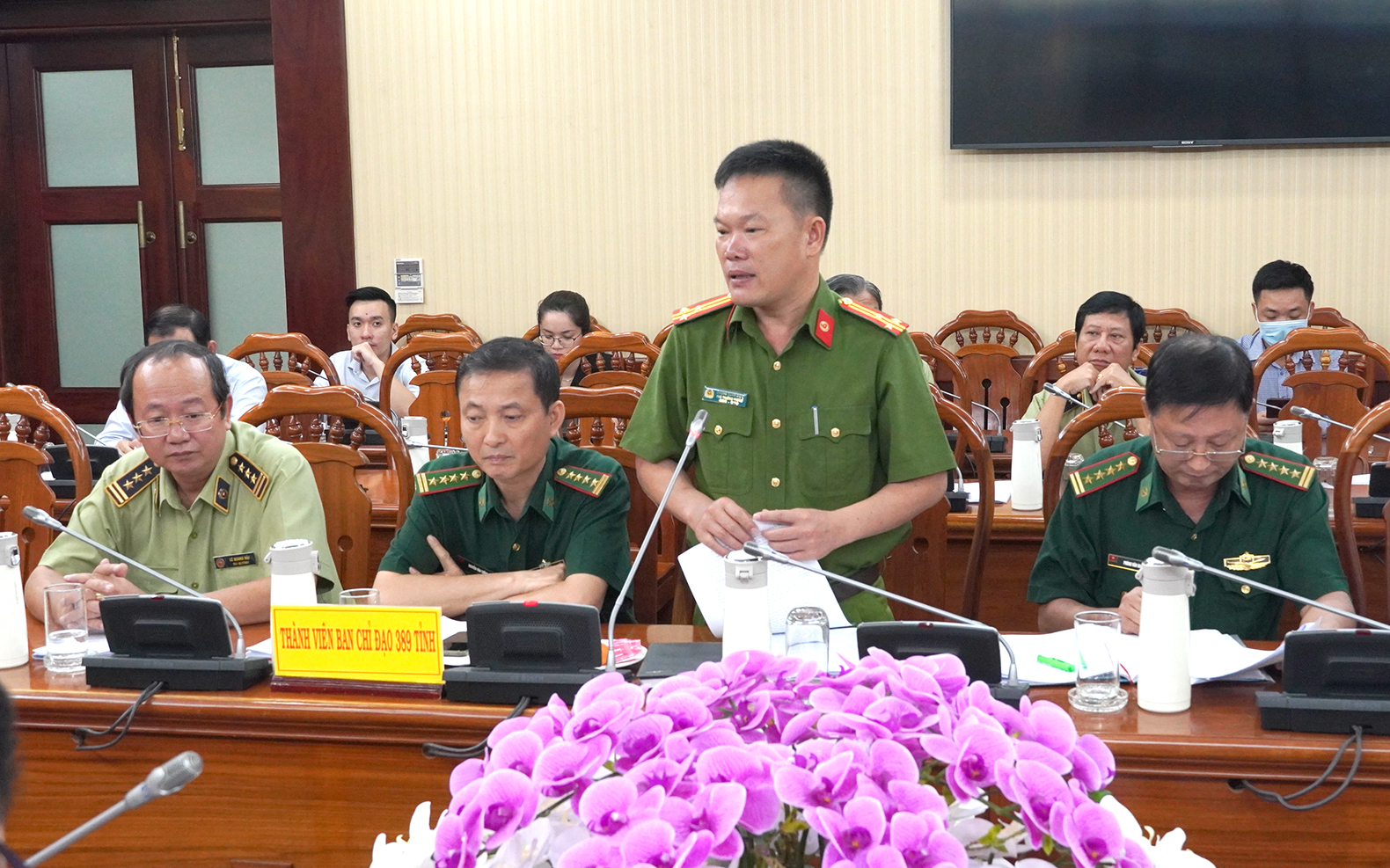 Đại diện lực lượng Công an tỉnh phát biểu tại buổi làm việc với Đoàn công tác của Ban Chỉ đạo chống buôn lậu, gian lận thương mại và hàng giả (Ban chỉ đạo 389) Quốc gia sáng ngày 13/1.