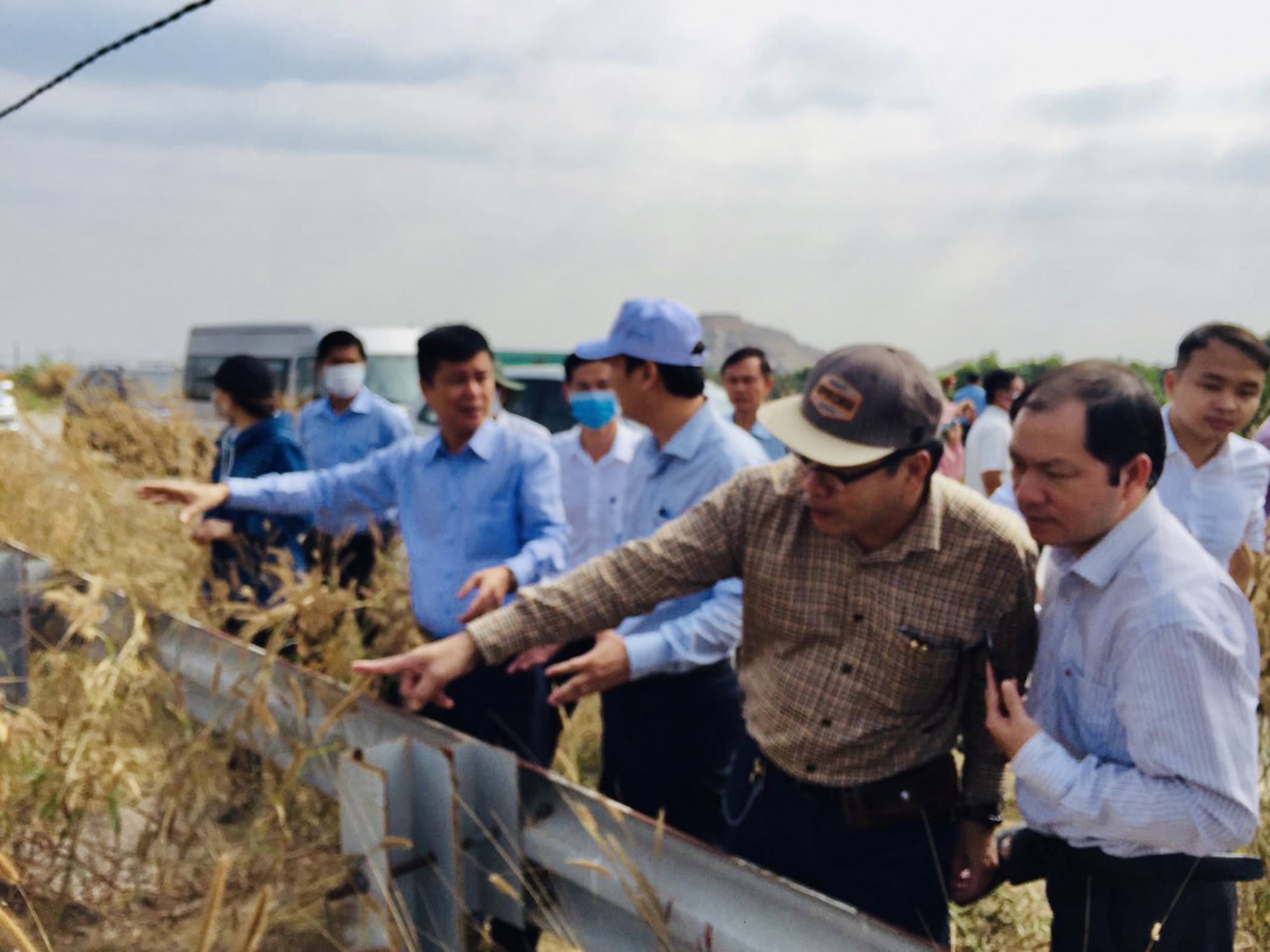 Đoàn giám sát HĐND khảo sát thực tế tại suối Giao Kèo.