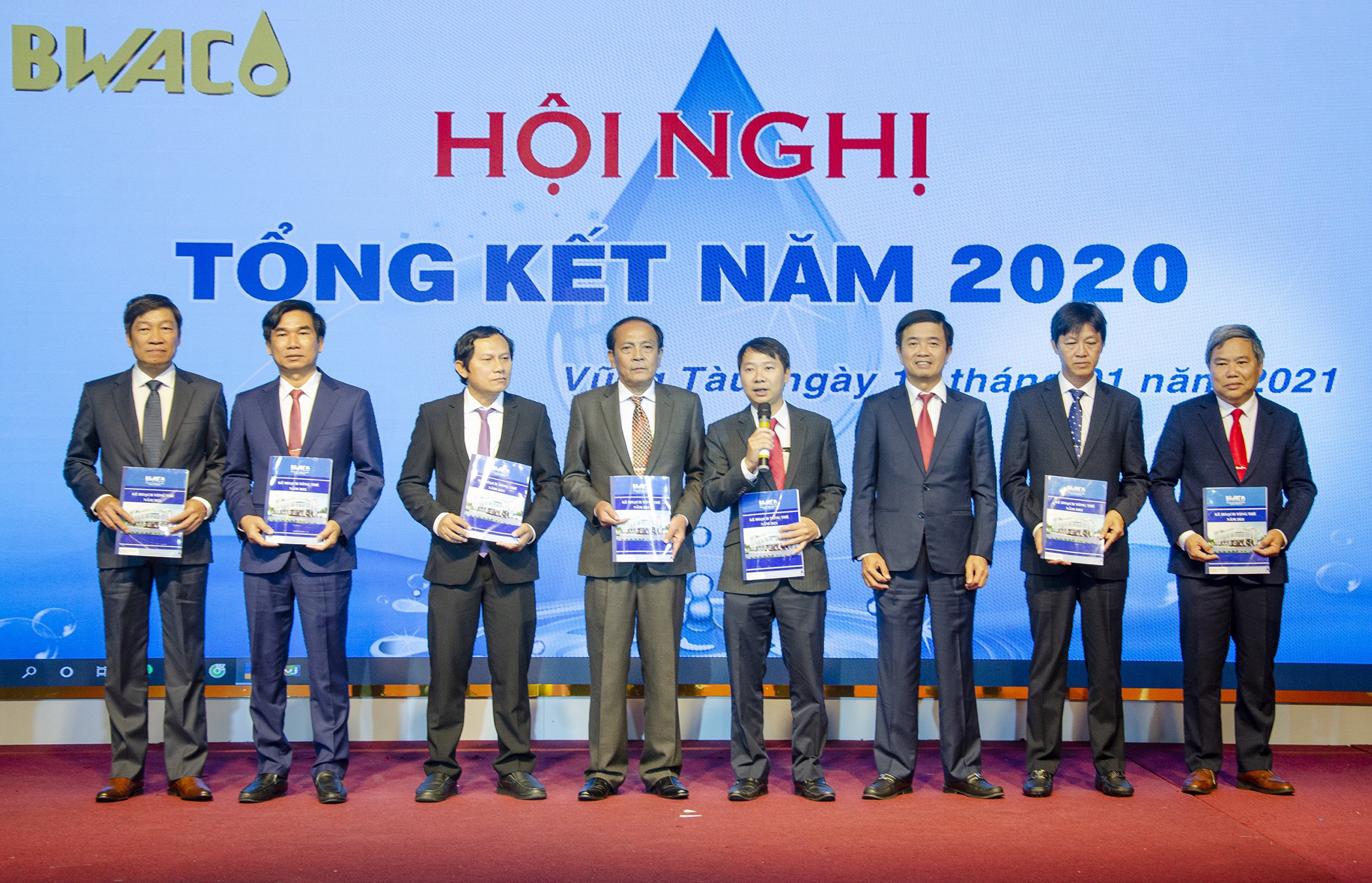 Đại diện các đơn vị phát biểu nhận chỉ tiêu năm 2021 từ ban lãnh đạo BWACO.