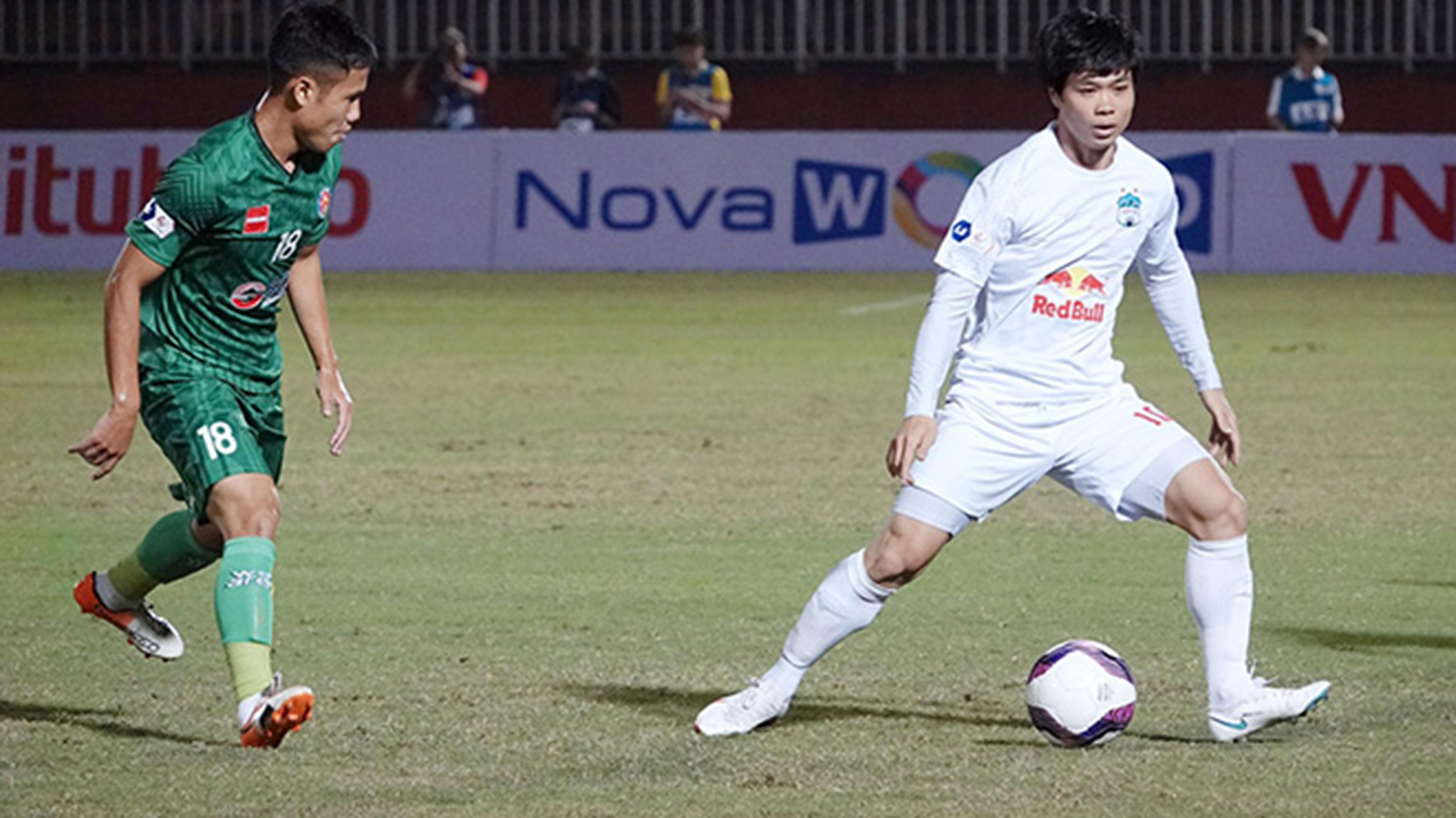 Công Phượng trở lại HAGL và thua ngay trận đầu tiên trước Sài Gòn FC tối 17/1.