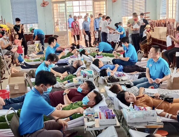 Người dân TX.Phú Mỹ tham gia hiến máu tình nguyện sáng 25/1.