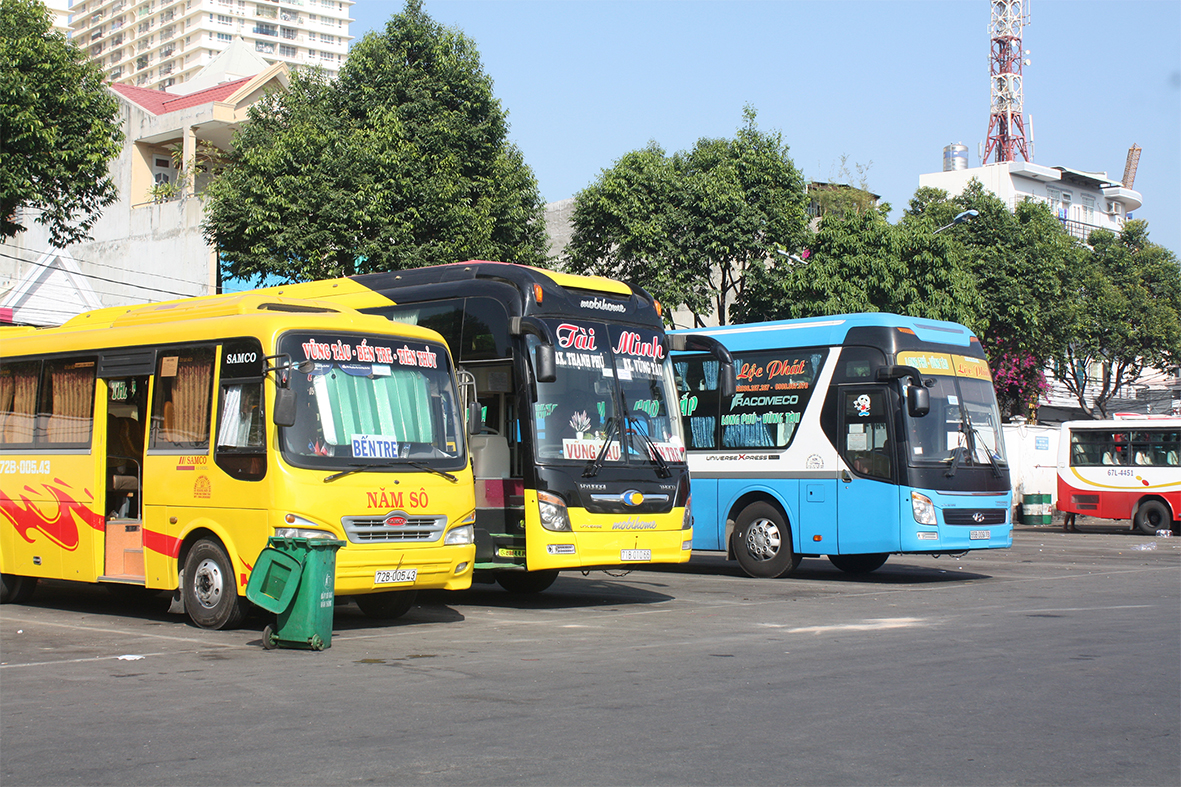 Nhà xe, chủ phương tiện vận tải phải ghi rõ tên tuổi, liên lạc của các hành khách.