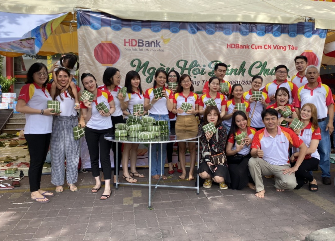 400 chiếc bánh chưng đã được cán bộ, nhân viên HDBank Vũng Tàu hoàn tất, sẵn sàng cho việc tặng bánh vào ngày 31/1.