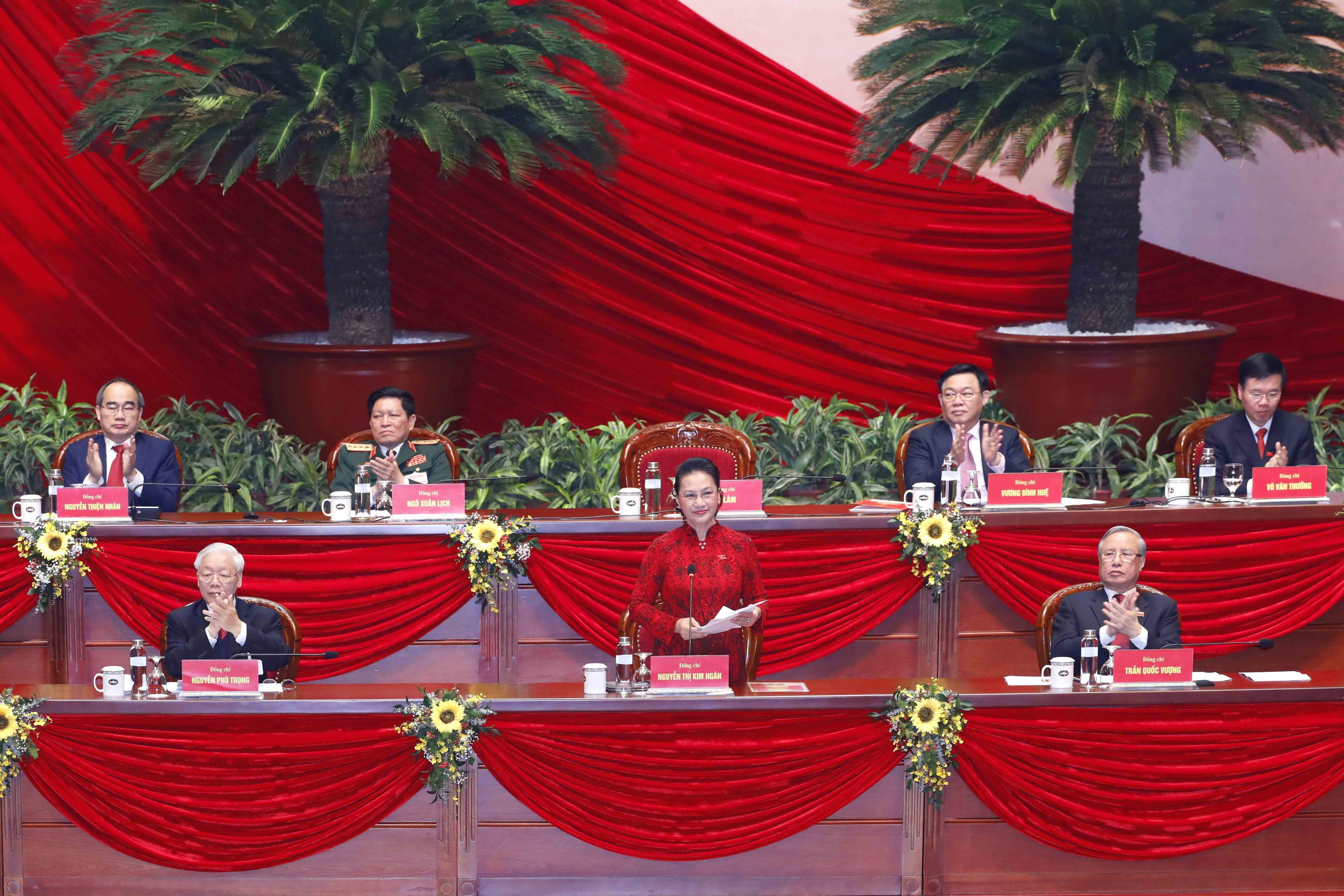 Chủ tịch Quốc hội Nguyễn Thị Kim Ngân thay mặt Đoàn Chủ tịch điều hành phiên bế mạc Đại hội. Ảnh: LẠI MINH 