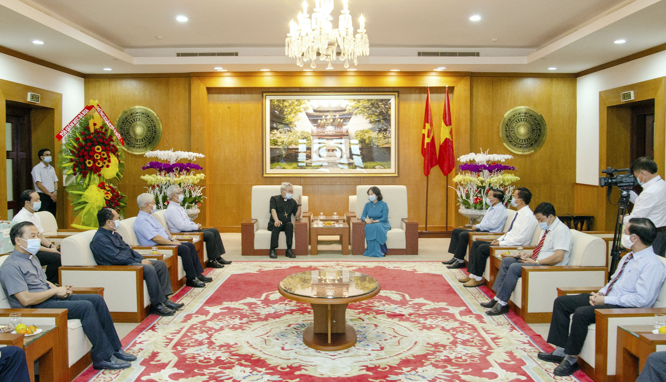 Bà Nguyễn Thị Yến, Phó Bí thư Thường trực Tỉnh ủy, Trưởng Đoàn ĐBQH tỉnh tiếp Đoàn Tòa Giám mục Bà Rịa do Giám mục Giáo phận Bà Rịa Emmanuel Nguyễn Hồng Sơn làm Trưởng đoàn.
