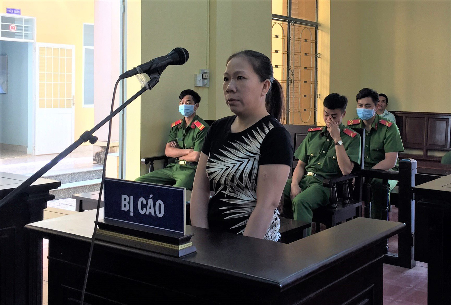Bị cáo Đặng Thị Kha bị TAND huyện Châu Đức tuyên phạt 4 năm tù vì tội trộm tài sản. 