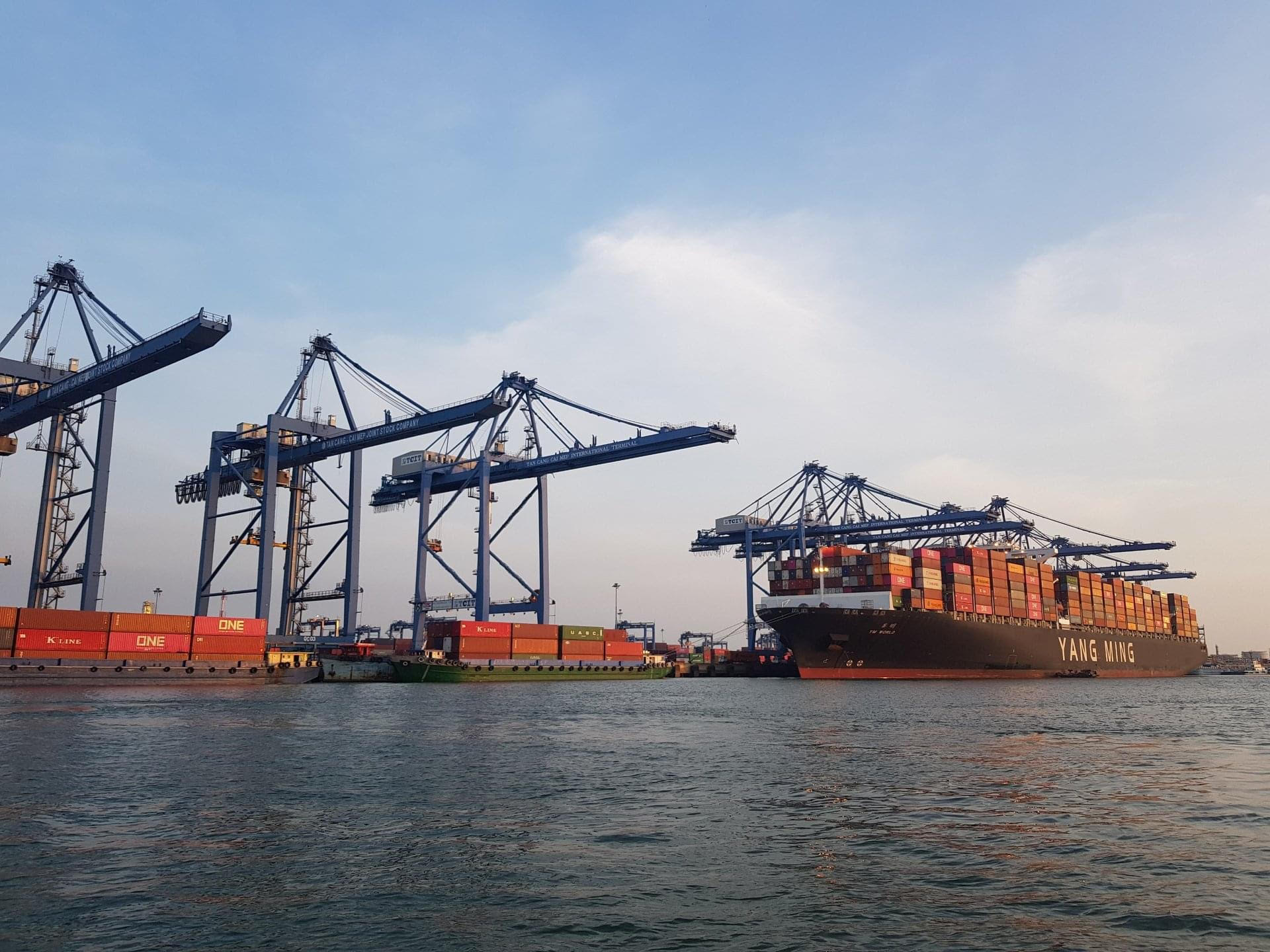 Những ngày đầu xuân mới 2021, Cảng TCIT luôn tấp nập tàu cập cảng làm hàng.