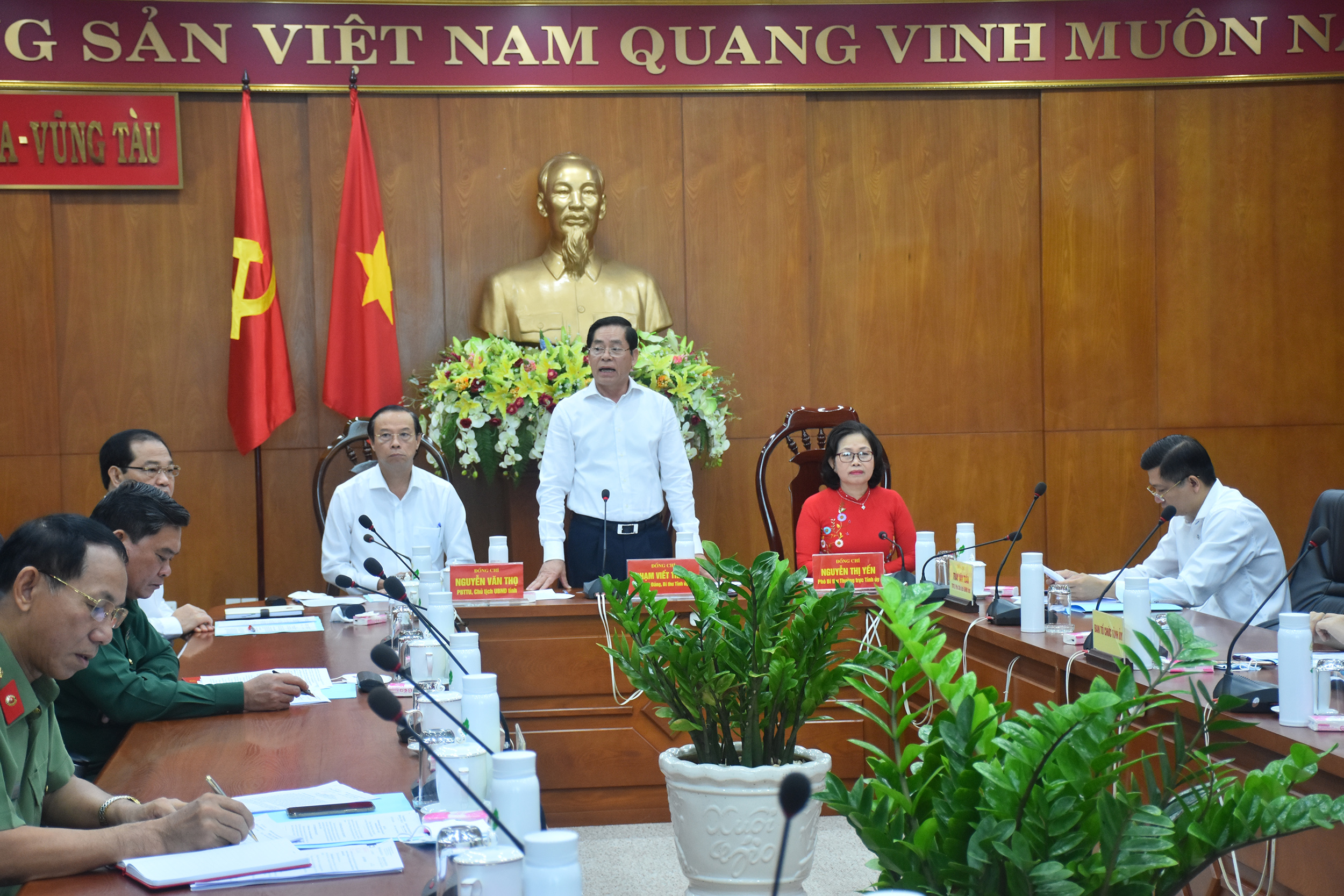 Ông Phạm Viết Thanh, Ủy viên Trung ương Đảng, Bí thư Tỉnh ủy phát biểu tại hội nghị.