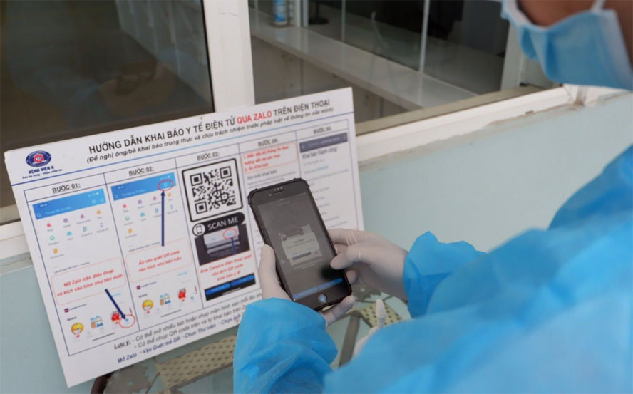 Người dân có thể thực hiện khai báo y tế dễ dàng bằng mã QR code. Ảnh minh họa