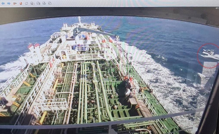 Tàu chở dầu MT Hankuk Chemi của Hàn Quốc được lực lượng Iran áp giải về tới cảng ở Bandar Abbas, miền Nam Iran ngày 4/1. 