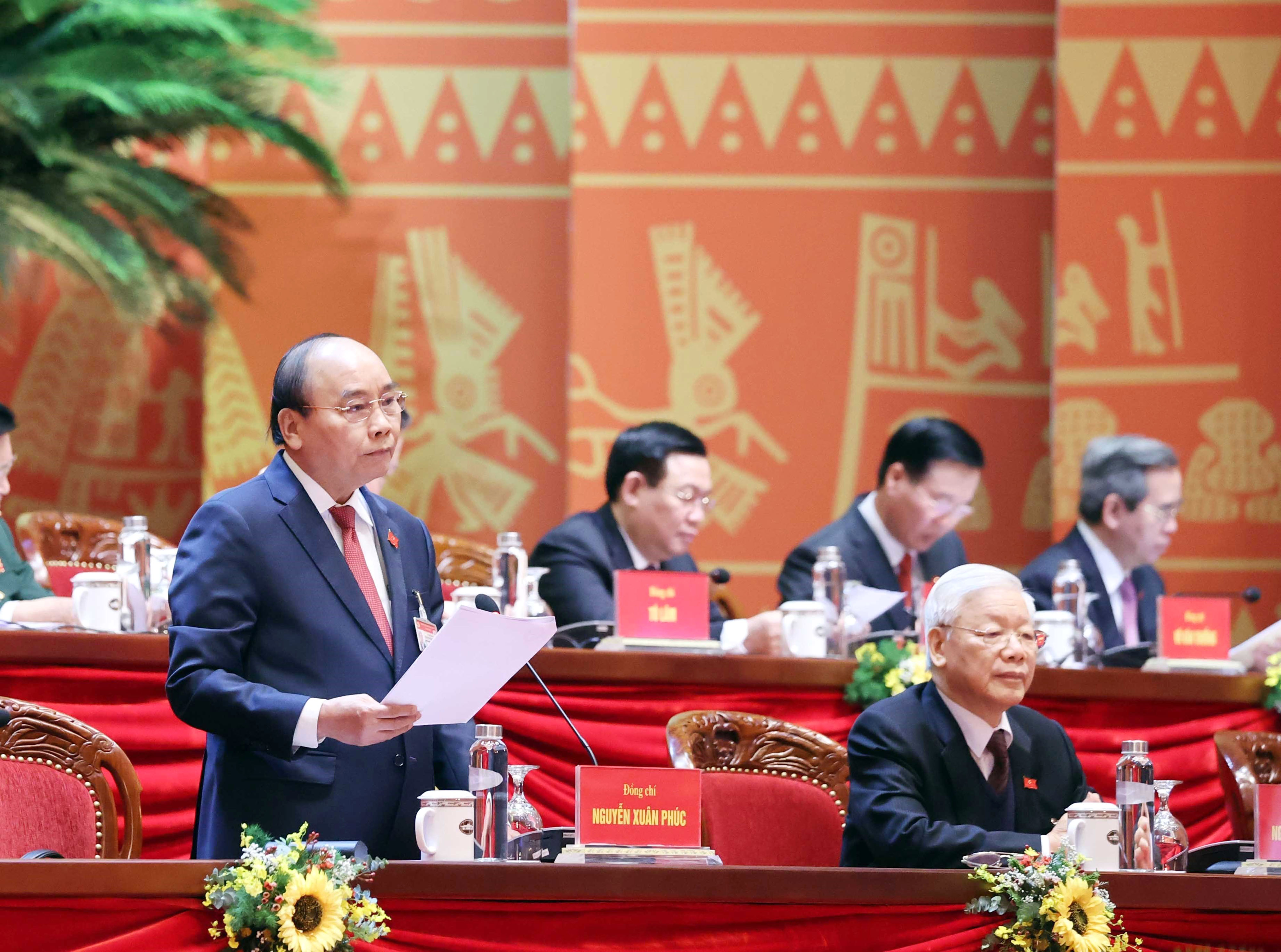 Đồng chí Nguyễn Xuân Phúc, Ủy viên Bộ Chính trị, Thủ tướng Chính phủ thay mặt Đoàn Chủ tịch điều hành Đại hội. 