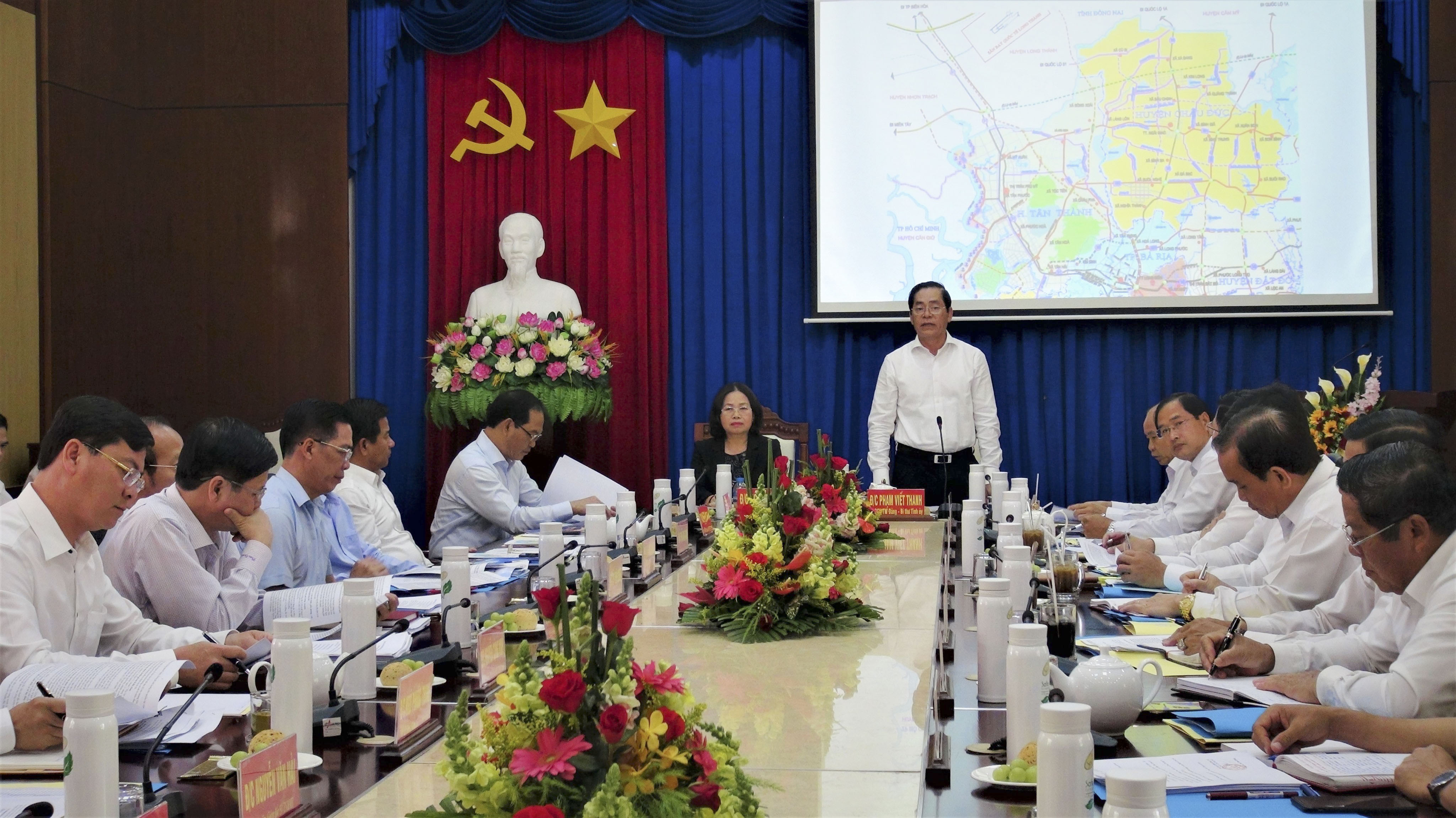 Ông Phạm Viết Thanh, Ủy viên Trung ương Đảng, Bí thư Tỉnh ủy phát biểu tại buổi làm việc.