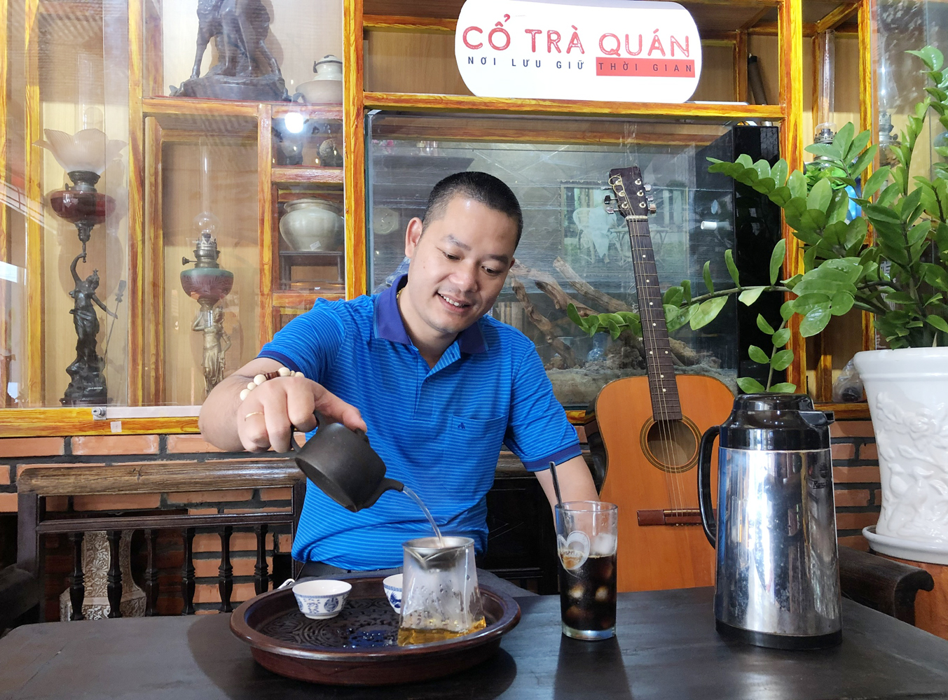 Anh Lê Văn Kiên tại Cổ Trà Quán. 