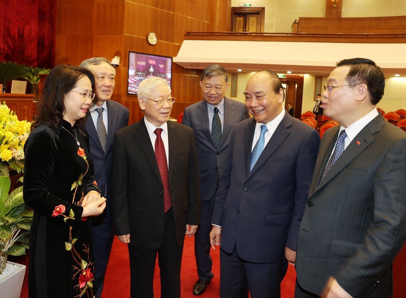 Tổng Bí thư, Chủ tịch nước Nguyễn Phú Trọng; Thủ tướng Chính phủ Nguyễn Xuân Phúc và các đồng chí lãnh đạo Đảng, Nhà nước cùng các đại biểu dự phiên bế mạc hội nghị. Ảnh: TRÍ DŨNG