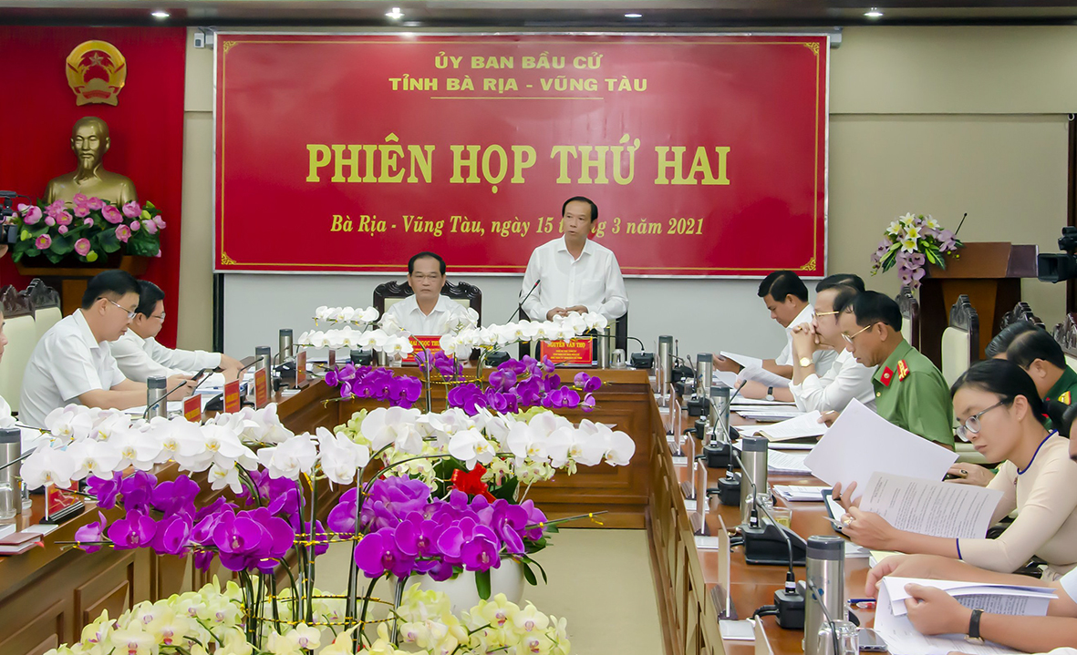 Ông Nguyễn Văn Thọ, Phó Bí thư Tỉnh ủy, Chủ tịch UBND tỉnh, Chủ tịch UBBC tỉnh; ông Mai Ngọc Thuận, Ủy viên Ban Thường vụ Tỉnh ủy, Phó Chủ tịch HĐND tỉnh, Phó Chủ tịch Thường trực UBBC tỉnh, chủ trì Phiên họp.