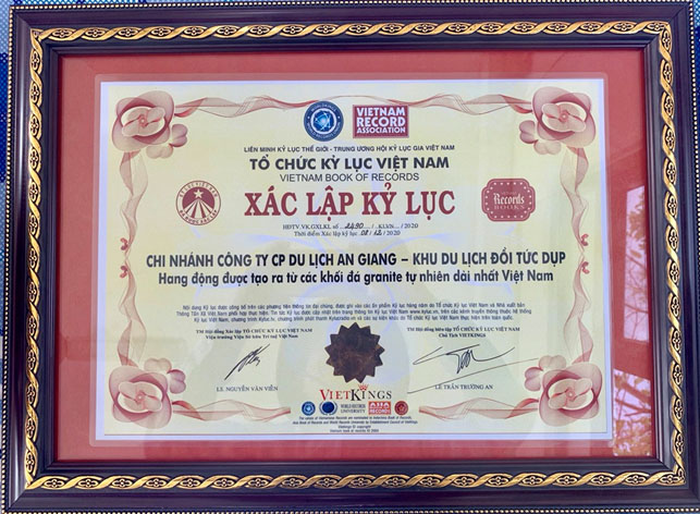 KDL Tức Dụp xác lập kỷ lục với hang động được tạo từ các khối đá granite tự nhiên dài nhất Việt Nam.